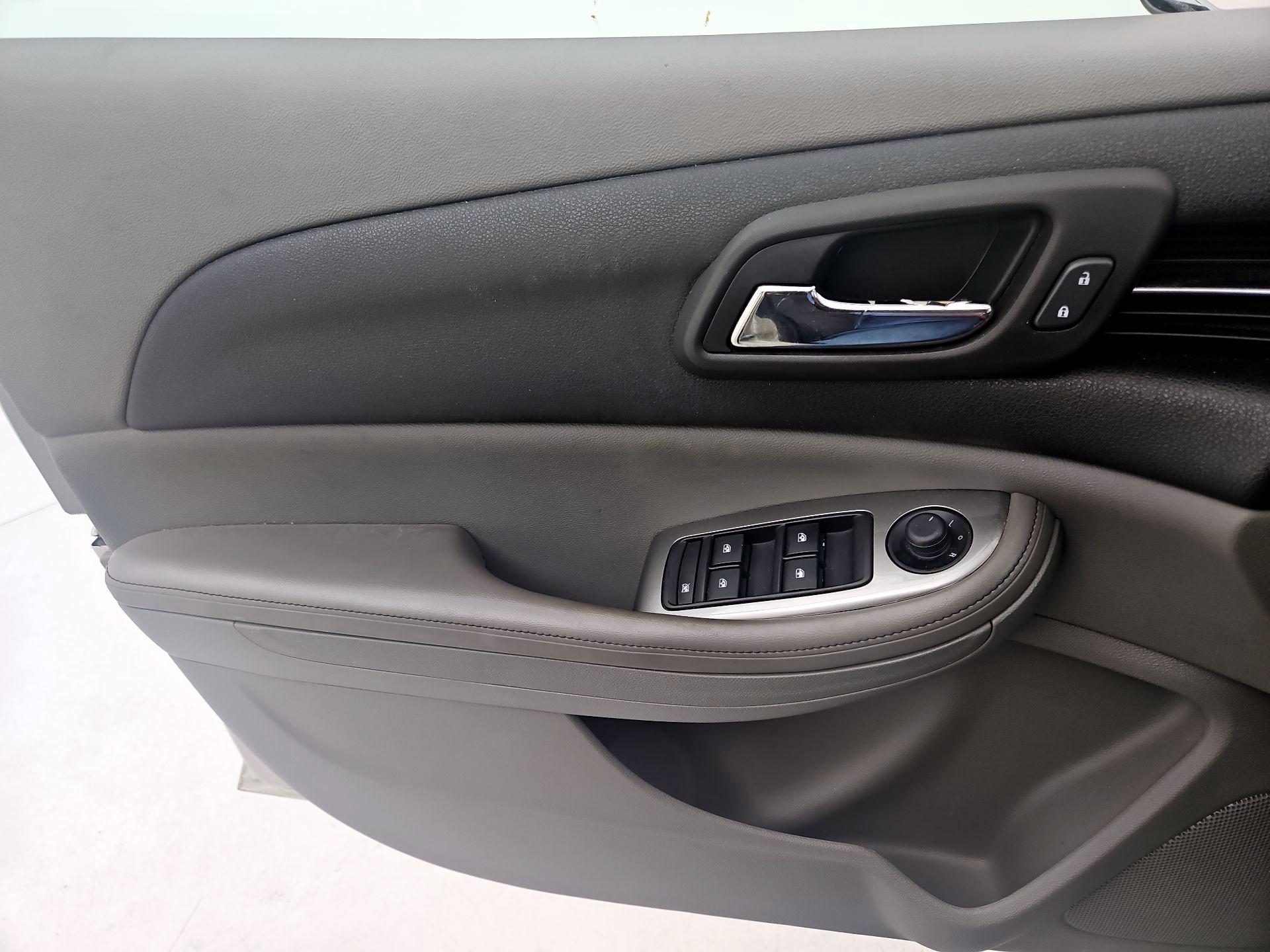Thumbnail: 2016 Chevrolet Malibu - 12
