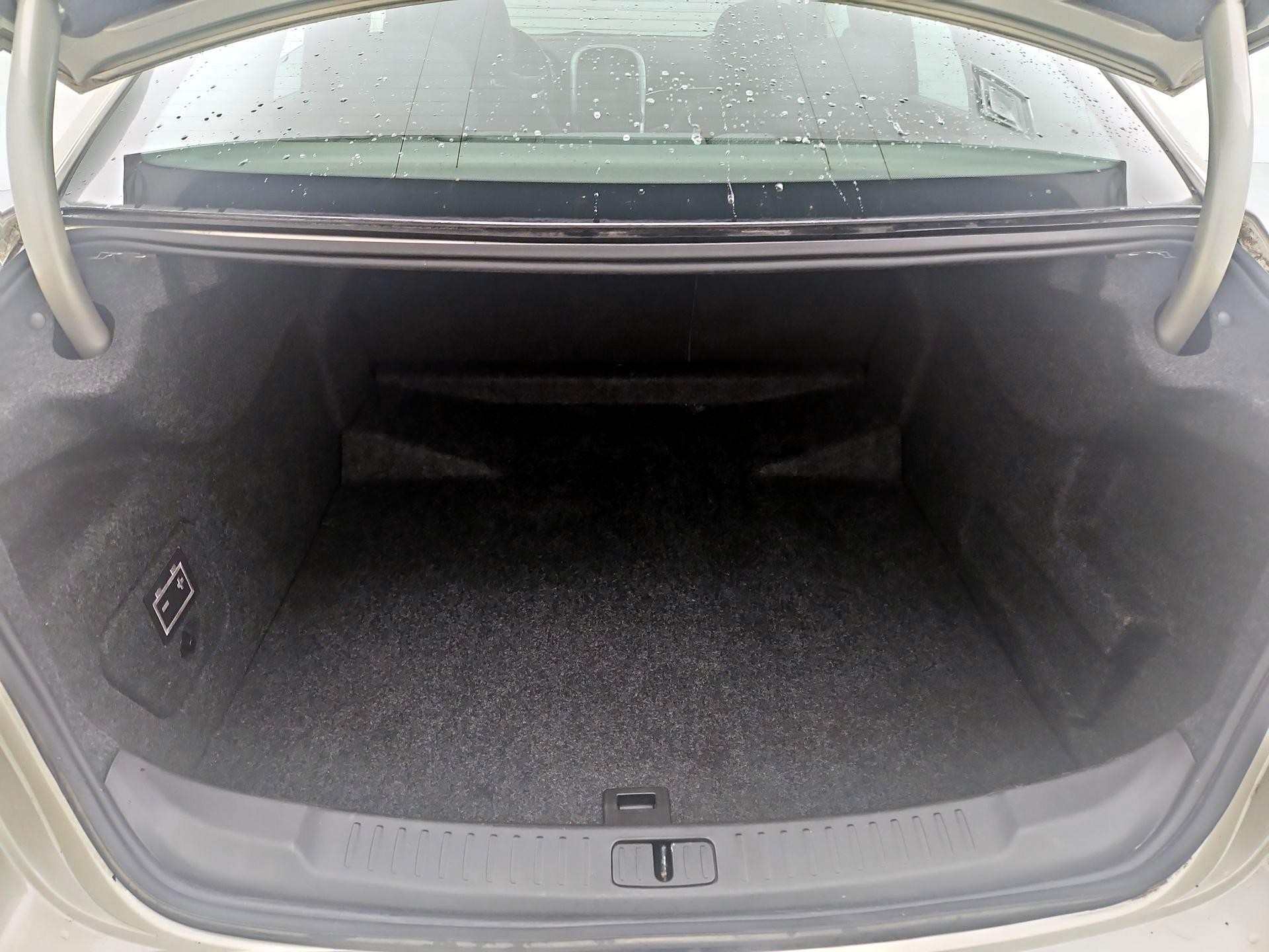 Thumbnail: 2016 Chevrolet Malibu - 18