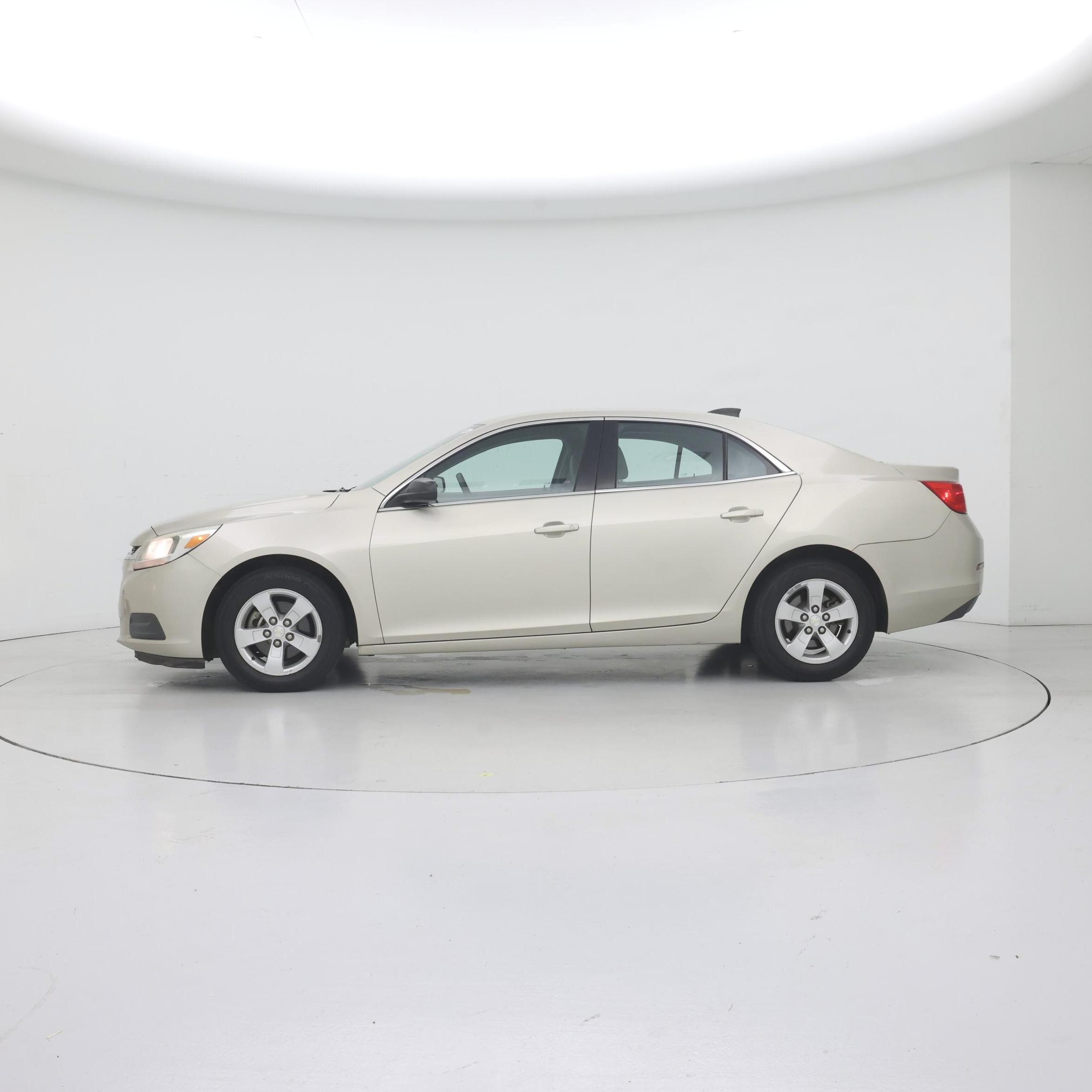 Thumbnail: 2016 Chevrolet Malibu - 3