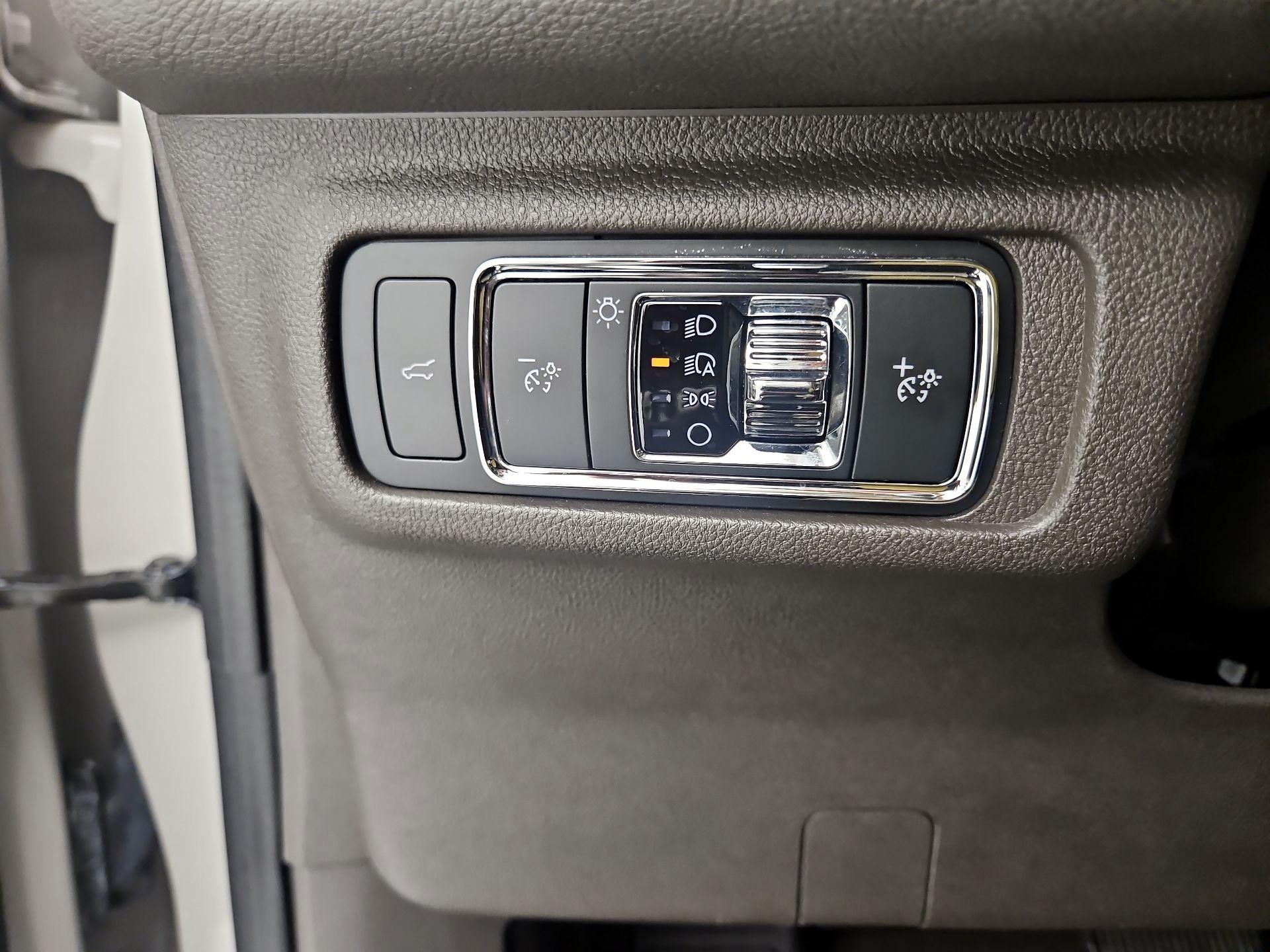 Thumbnail: 2022 Lincoln Corsair - 11