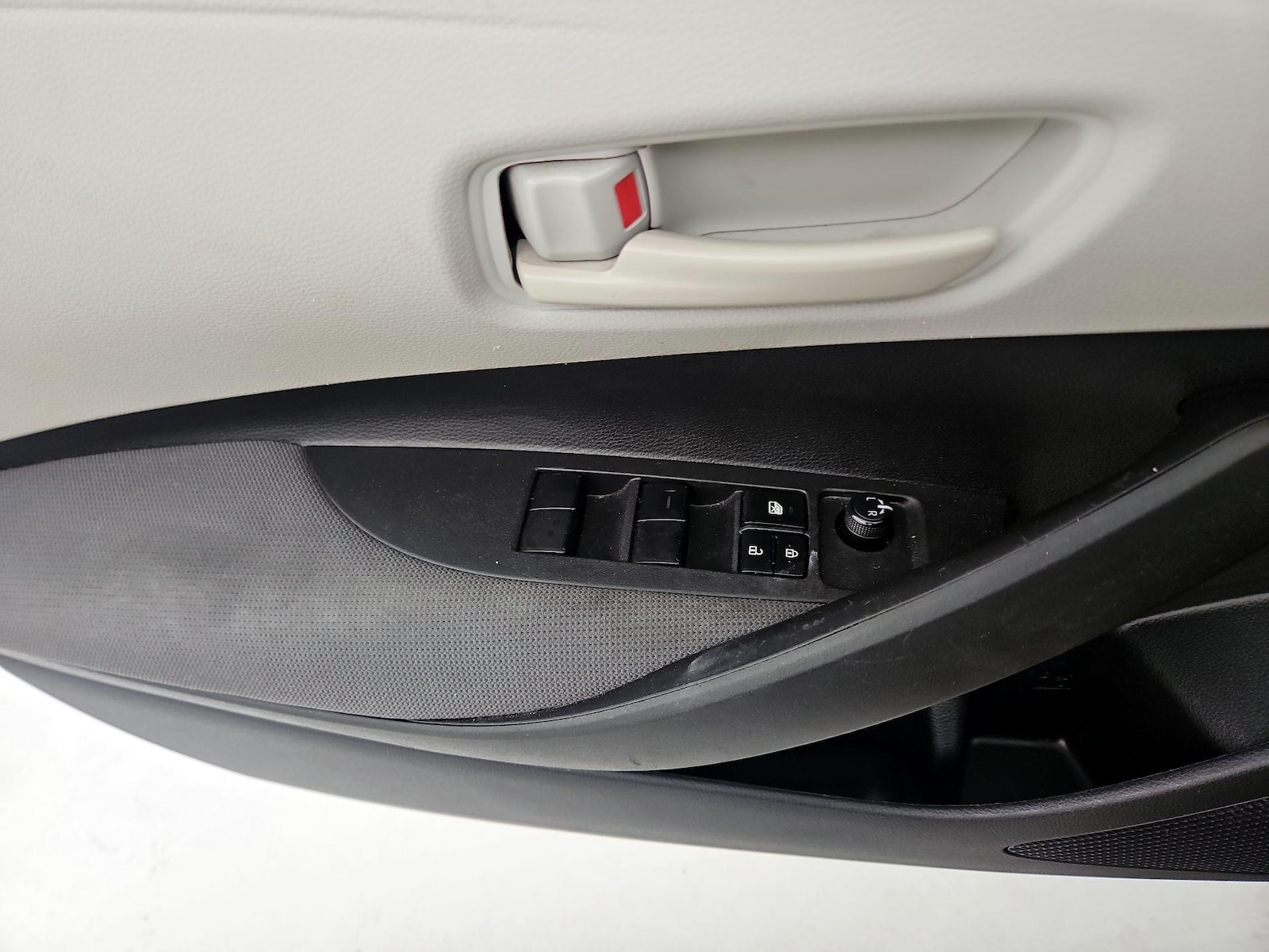 2023 Toyota Corolla LE - Photo 11