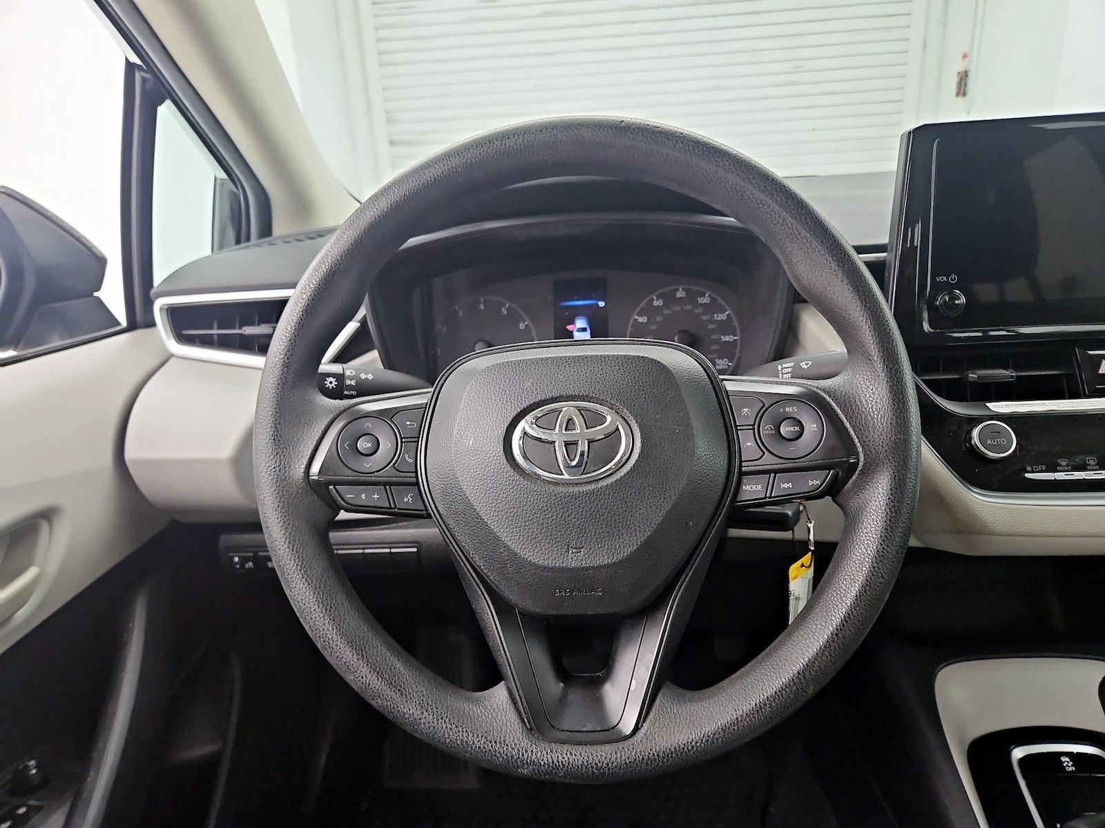 2023 Toyota Corolla LE - Photo 9