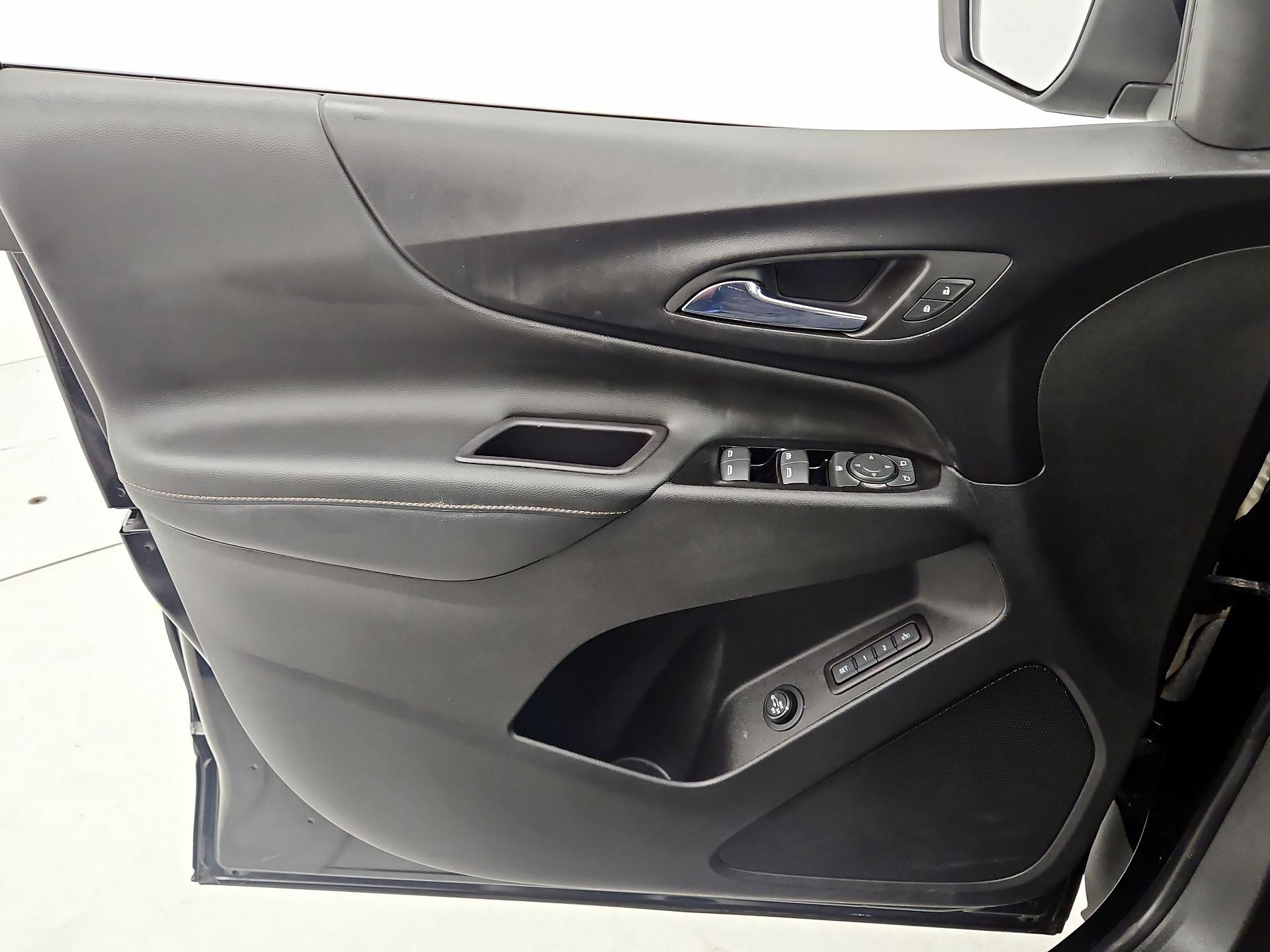 Thumbnail: 2022 Chevrolet Equinox - 12