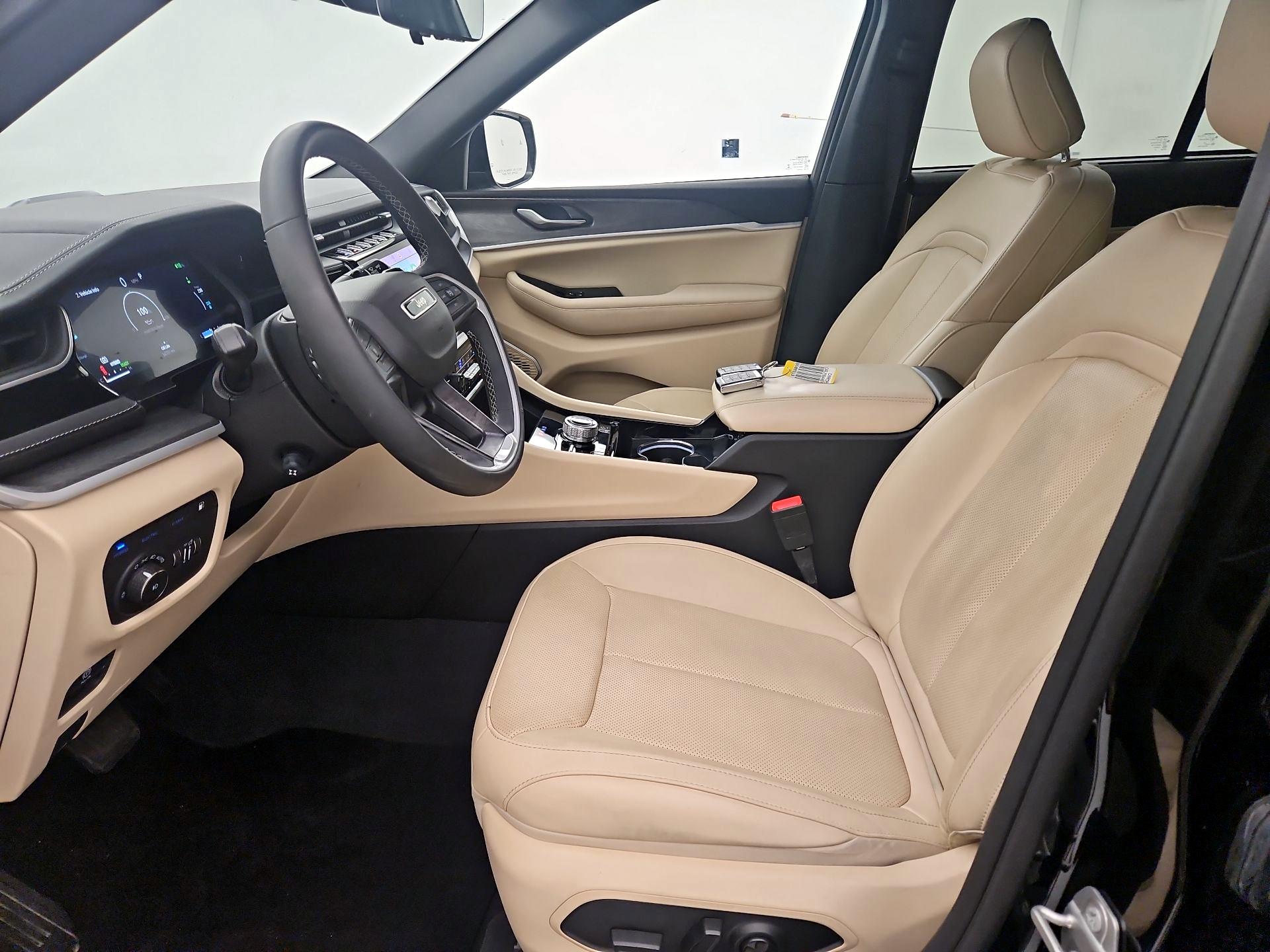 Thumbnail: 2022 Jeep Grand Cherokee - 11