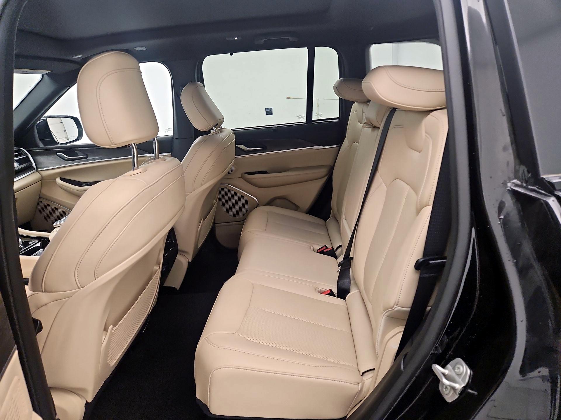 Thumbnail: 2022 Jeep Grand Cherokee - 20