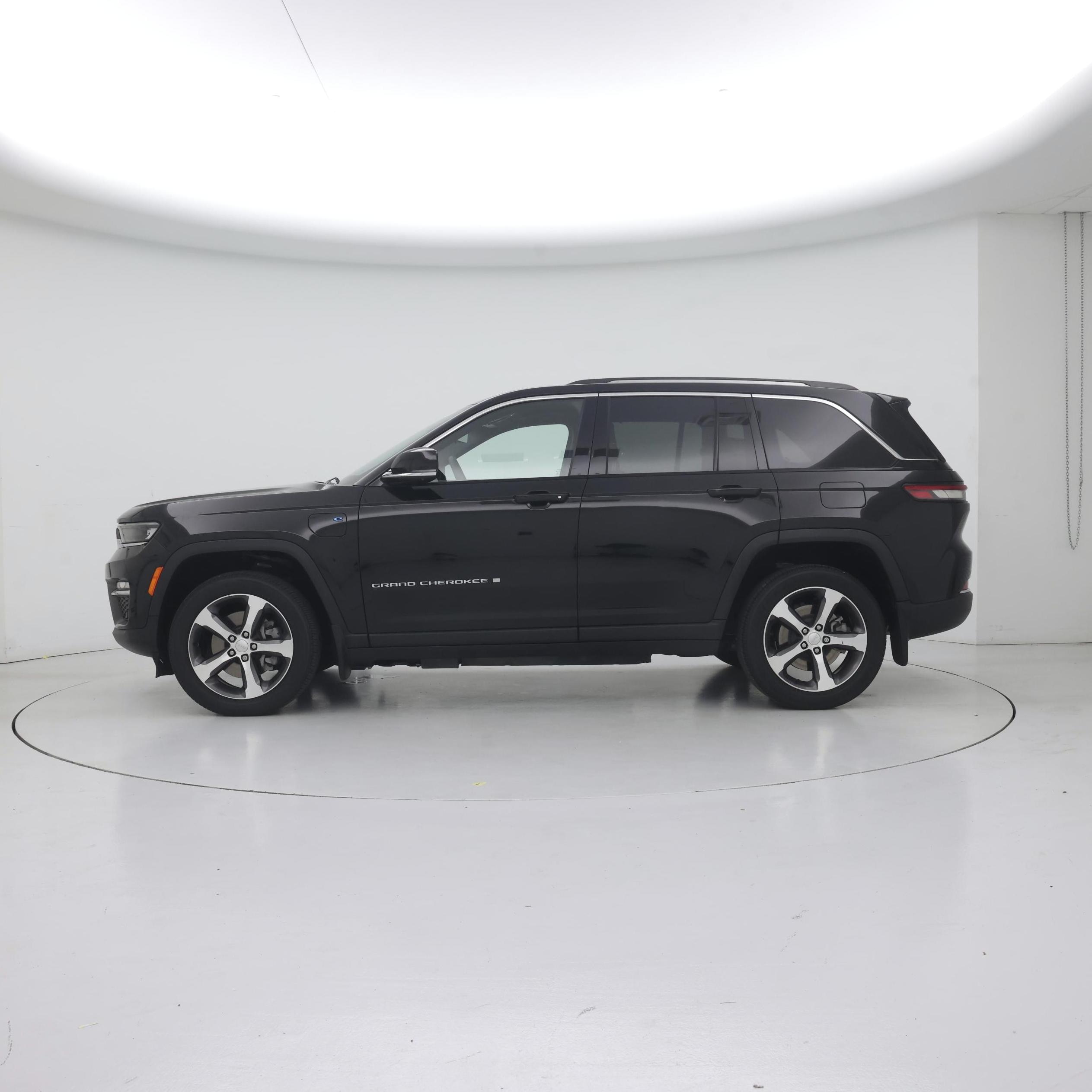 Thumbnail: 2022 Jeep Grand Cherokee - 3