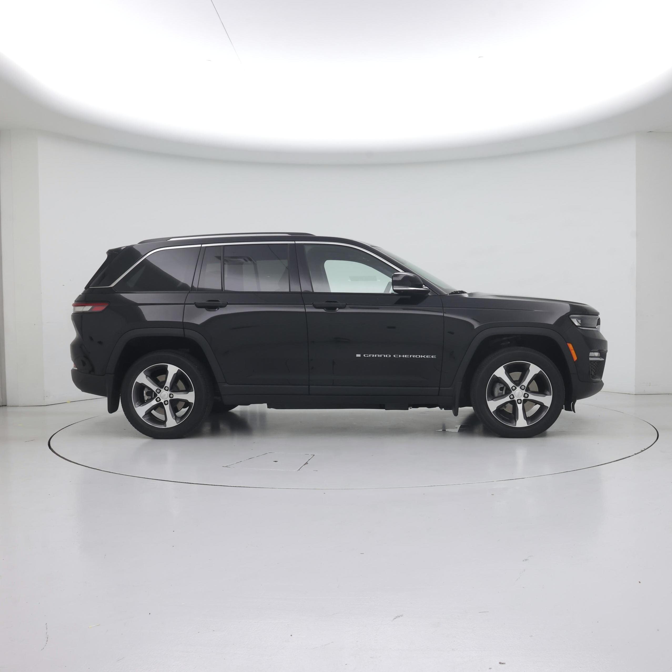 Thumbnail: 2022 Jeep Grand Cherokee - 7