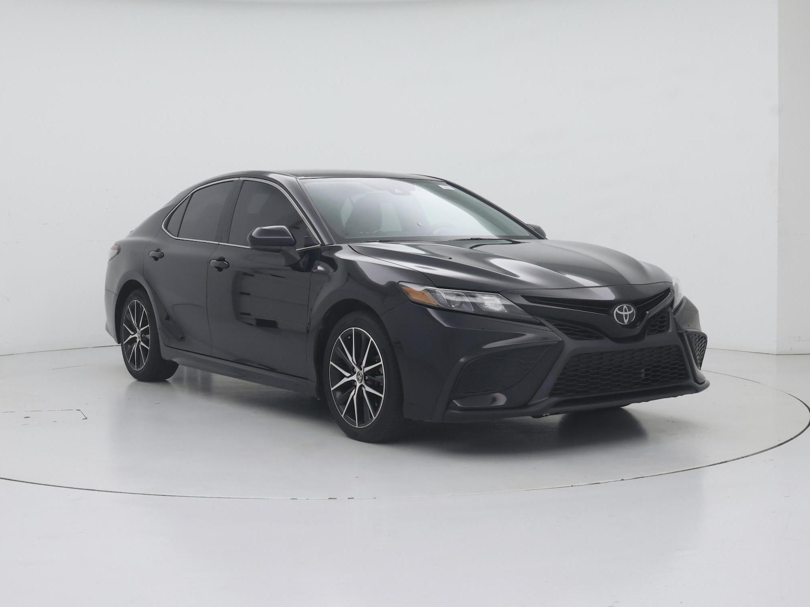 2023 Toyota Camry SE - Photo 2