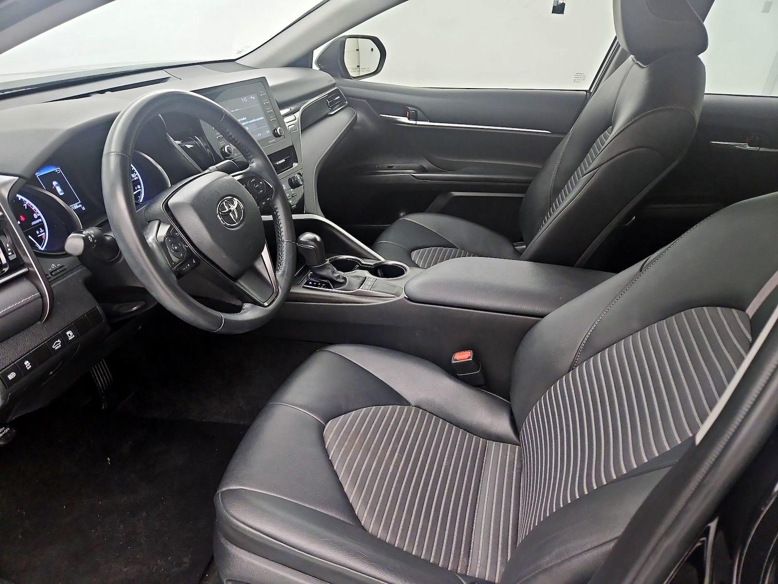 2023 Toyota Camry SE - Photo 12