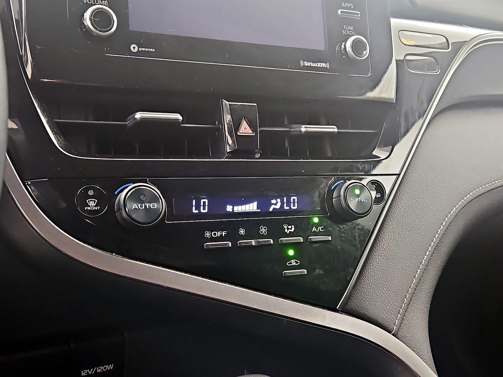 2023 Toyota Camry SE - Photo 17
