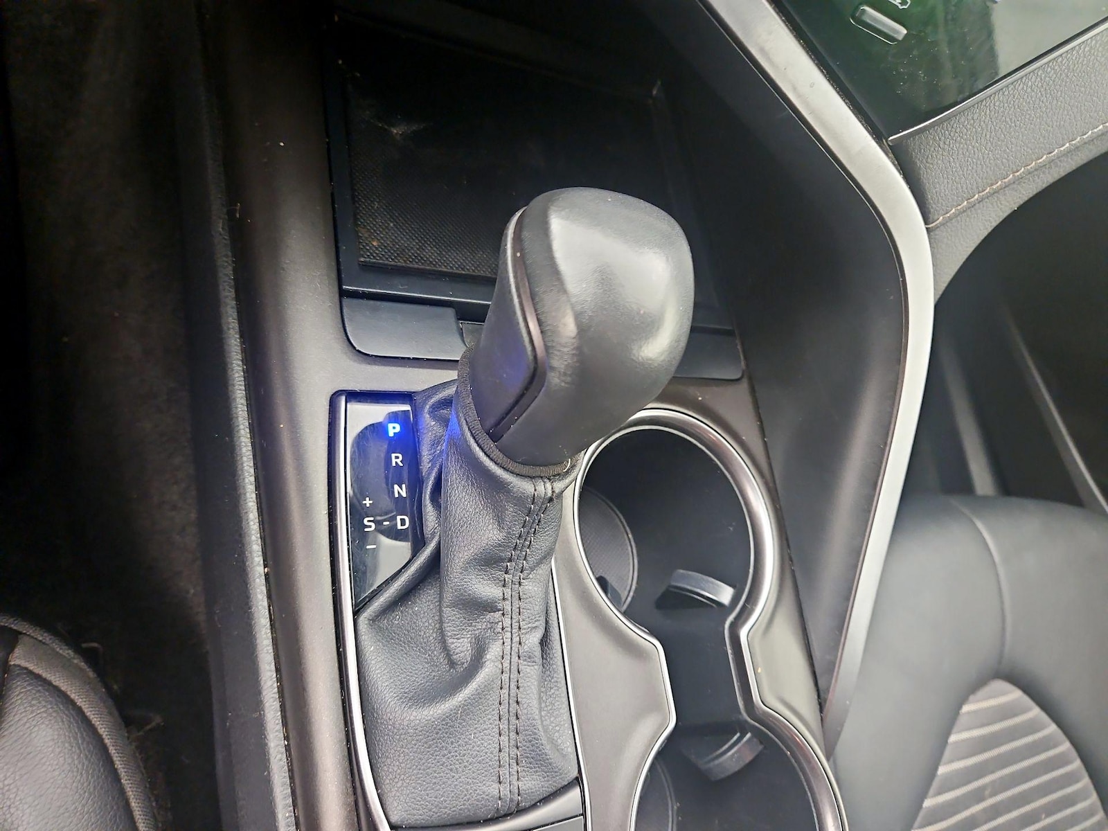 2023 Toyota Camry SE - Photo 18