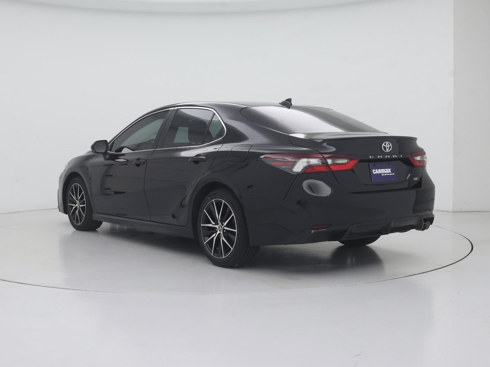 2023 Toyota Camry SE - Photo 3