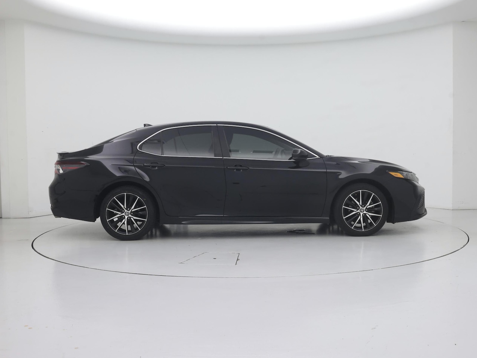 2023 Toyota Camry SE - Photo 8
