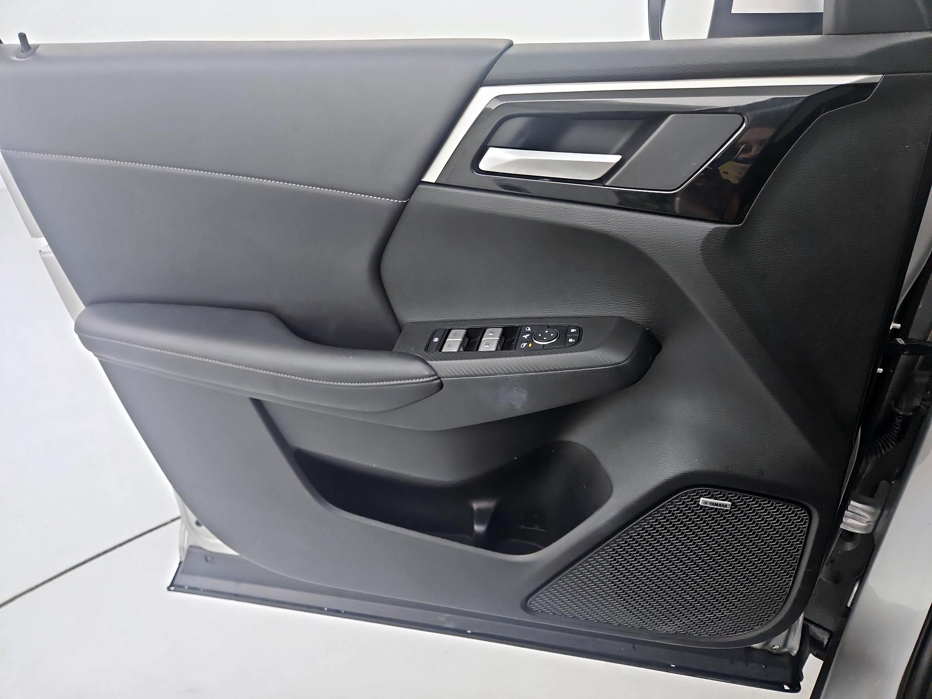 Thumbnail: 2025 Mitsubishi Outlander - 10