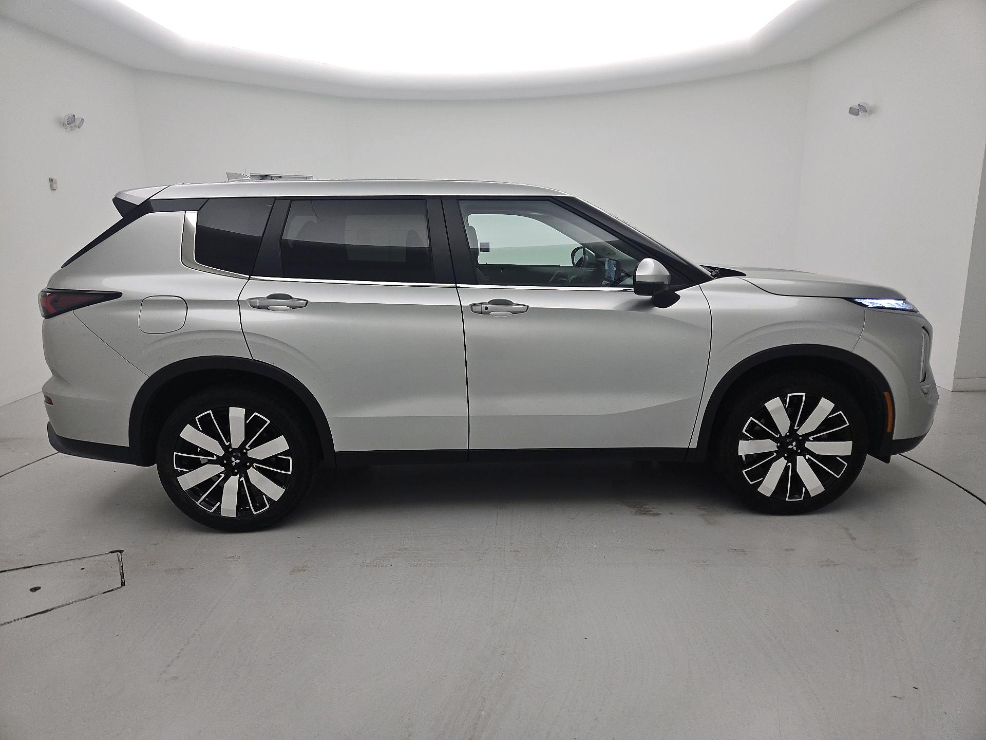 Thumbnail: 2025 Mitsubishi Outlander - 4