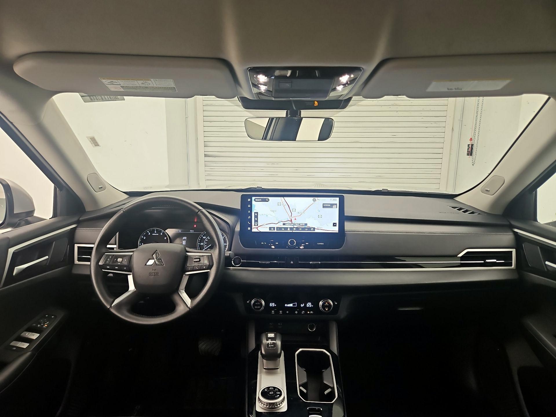 Thumbnail: 2025 Mitsubishi Outlander - 8