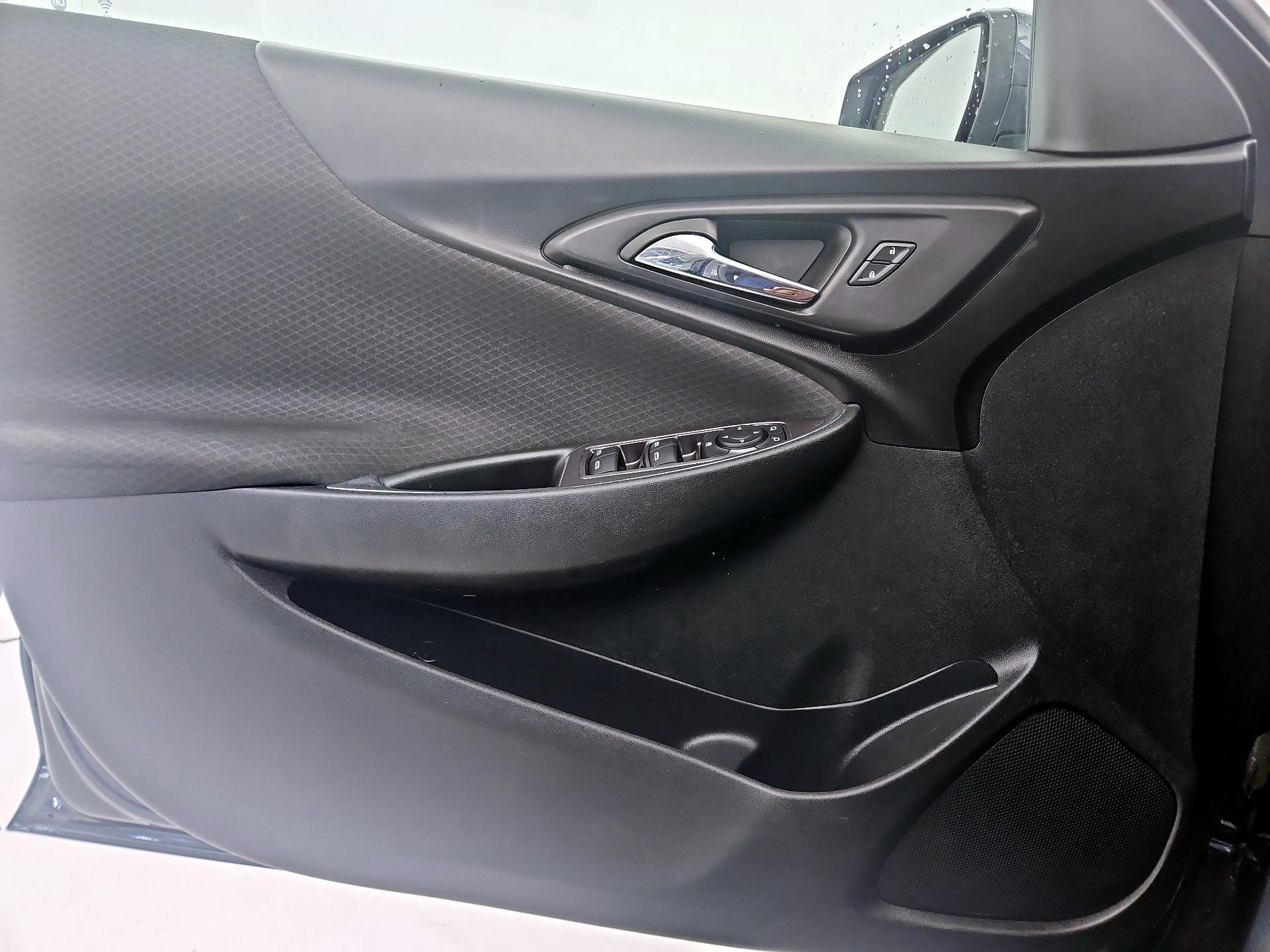 Thumbnail: 2021 Chevrolet Malibu - 10