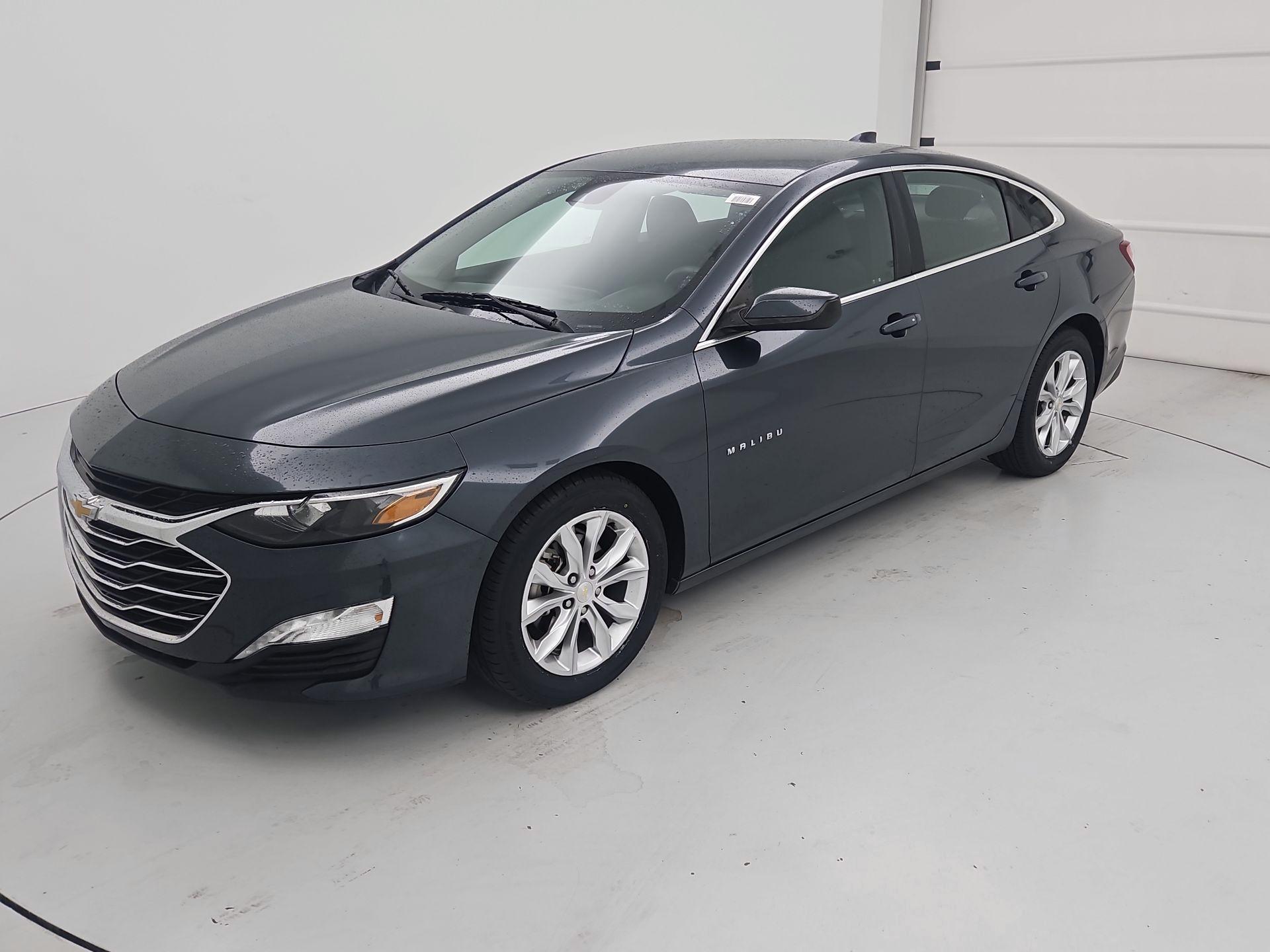 Thumbnail: 2021 Chevrolet Malibu - 3