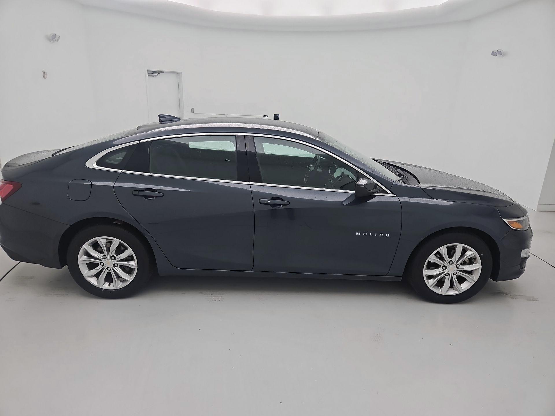 Thumbnail: 2021 Chevrolet Malibu - 4