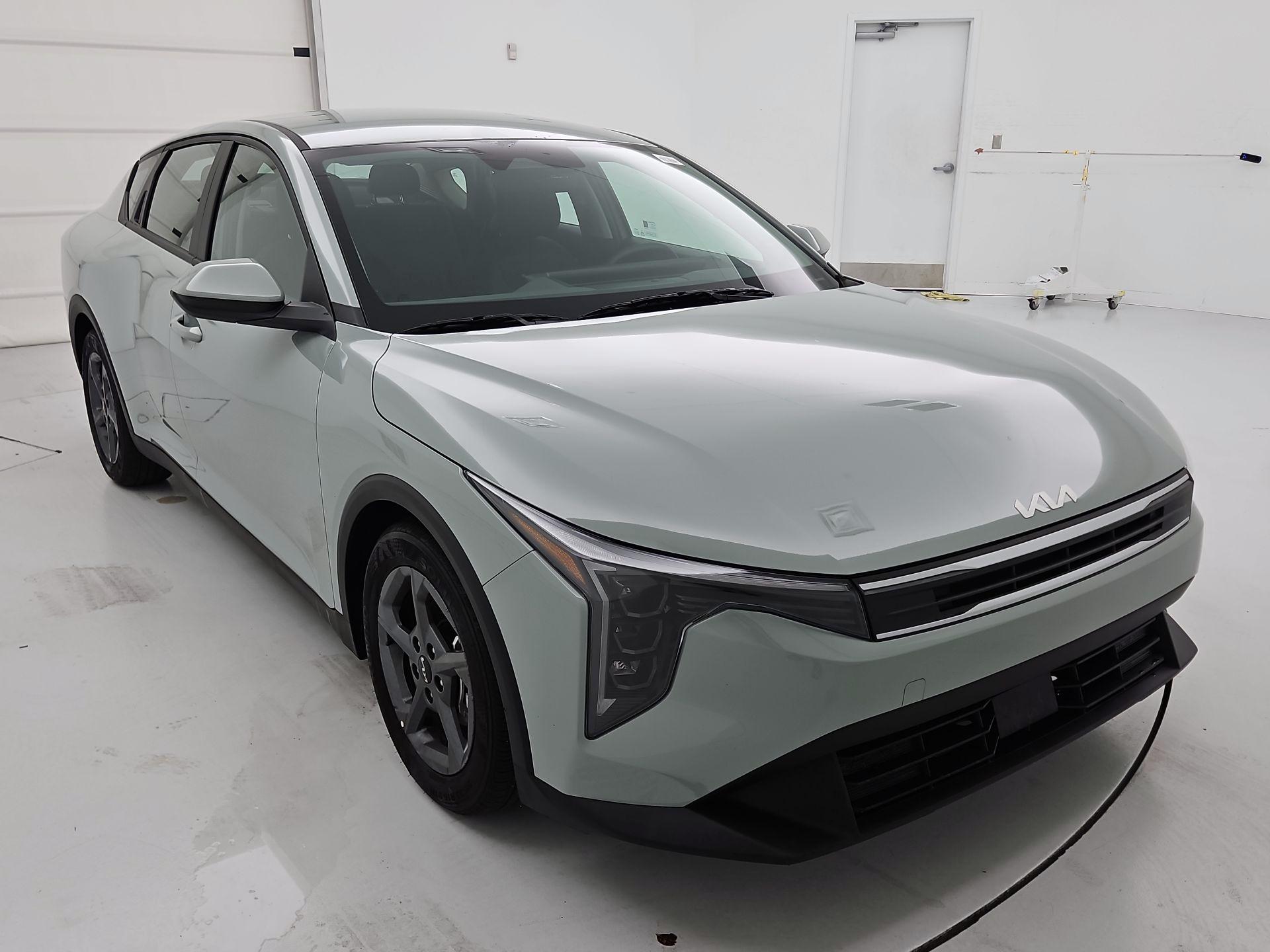 Thumbnail: 2025 Kia K4 - 1