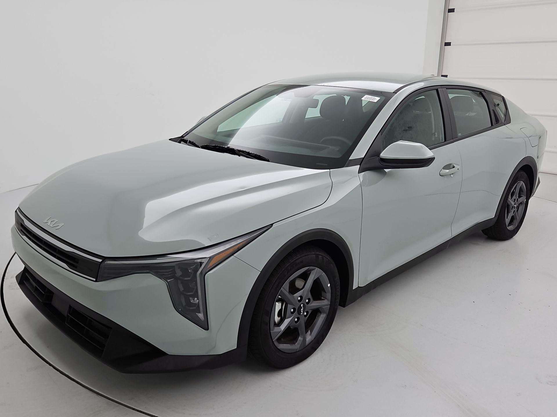 Thumbnail: 2025 Kia K4 - 3