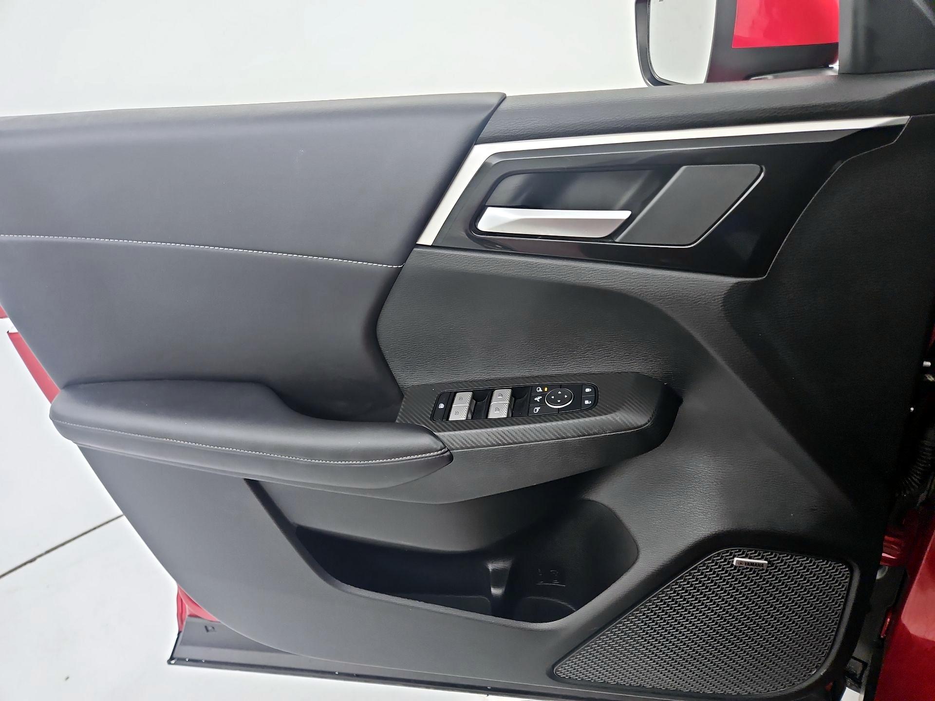 Thumbnail: 2025 Mitsubishi Outlander - 10