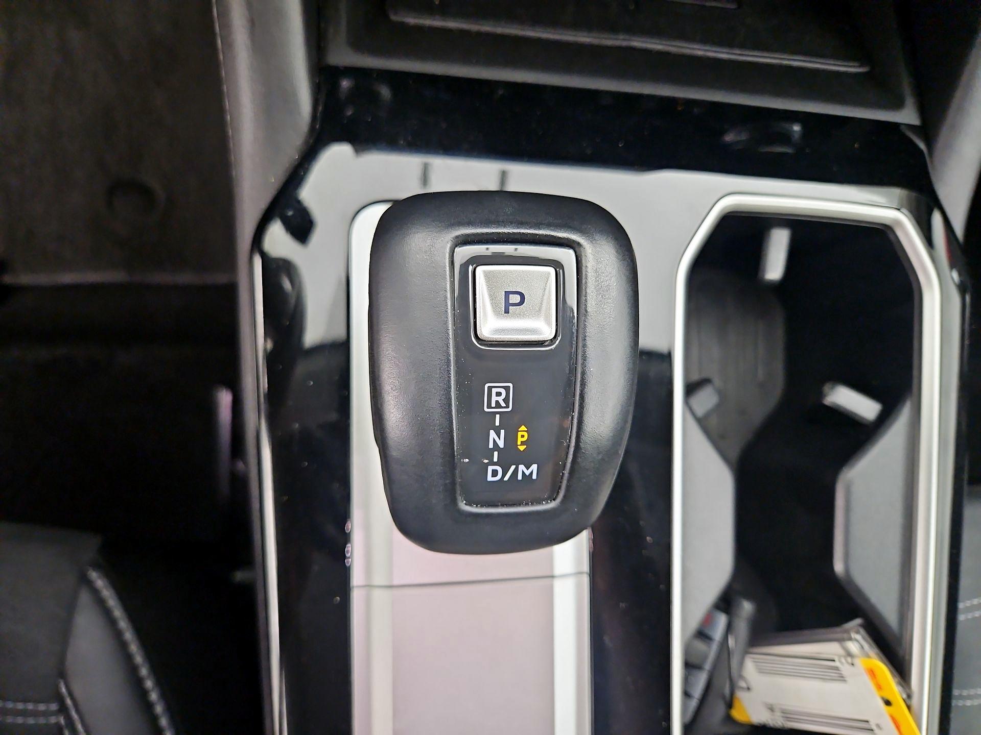 Thumbnail: 2025 Mitsubishi Outlander - 16