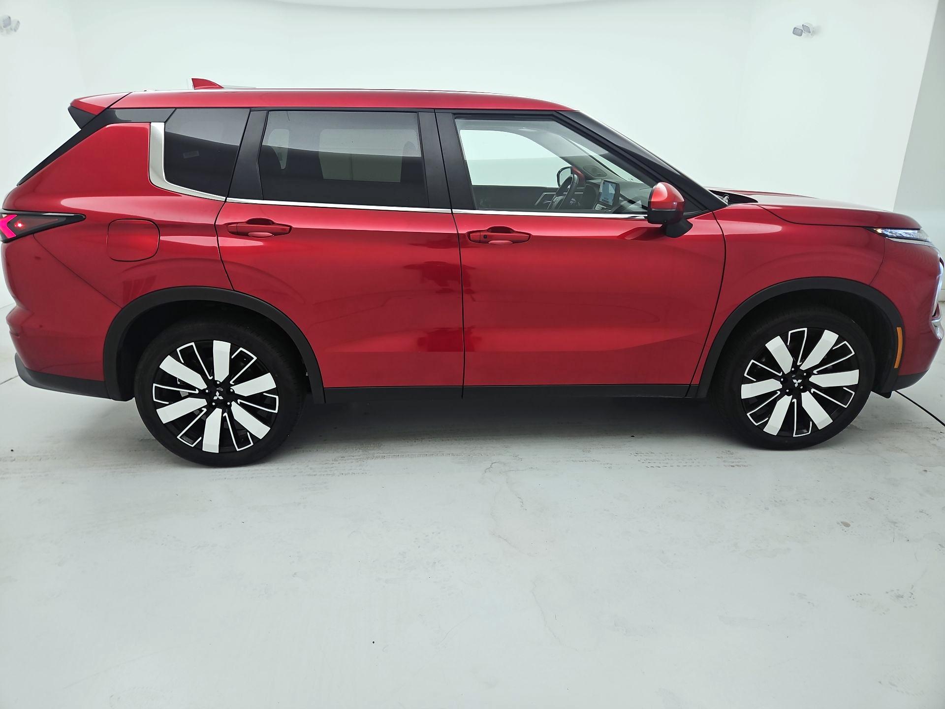 Thumbnail: 2025 Mitsubishi Outlander - 4