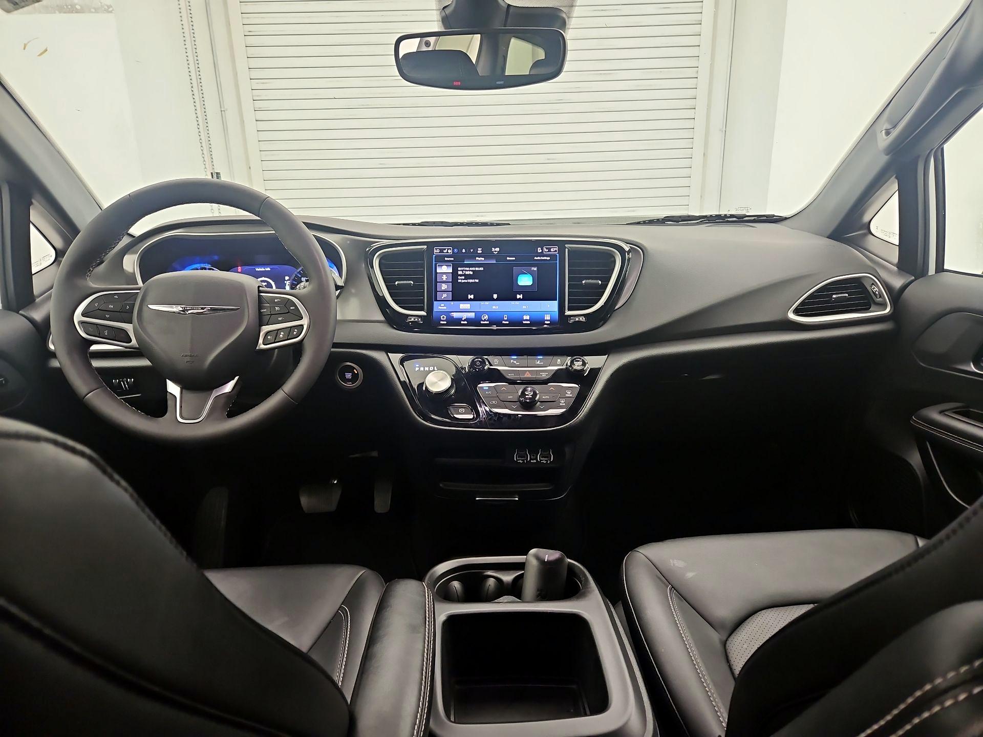 Thumbnail: 2025 Chrysler Pacifica - 9