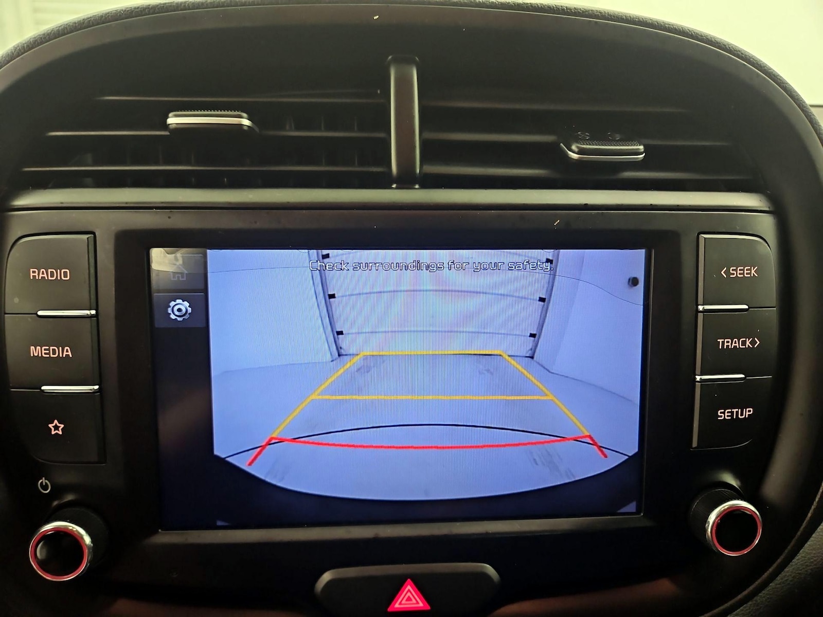 2022 Kia Soul LX - Photo 13
