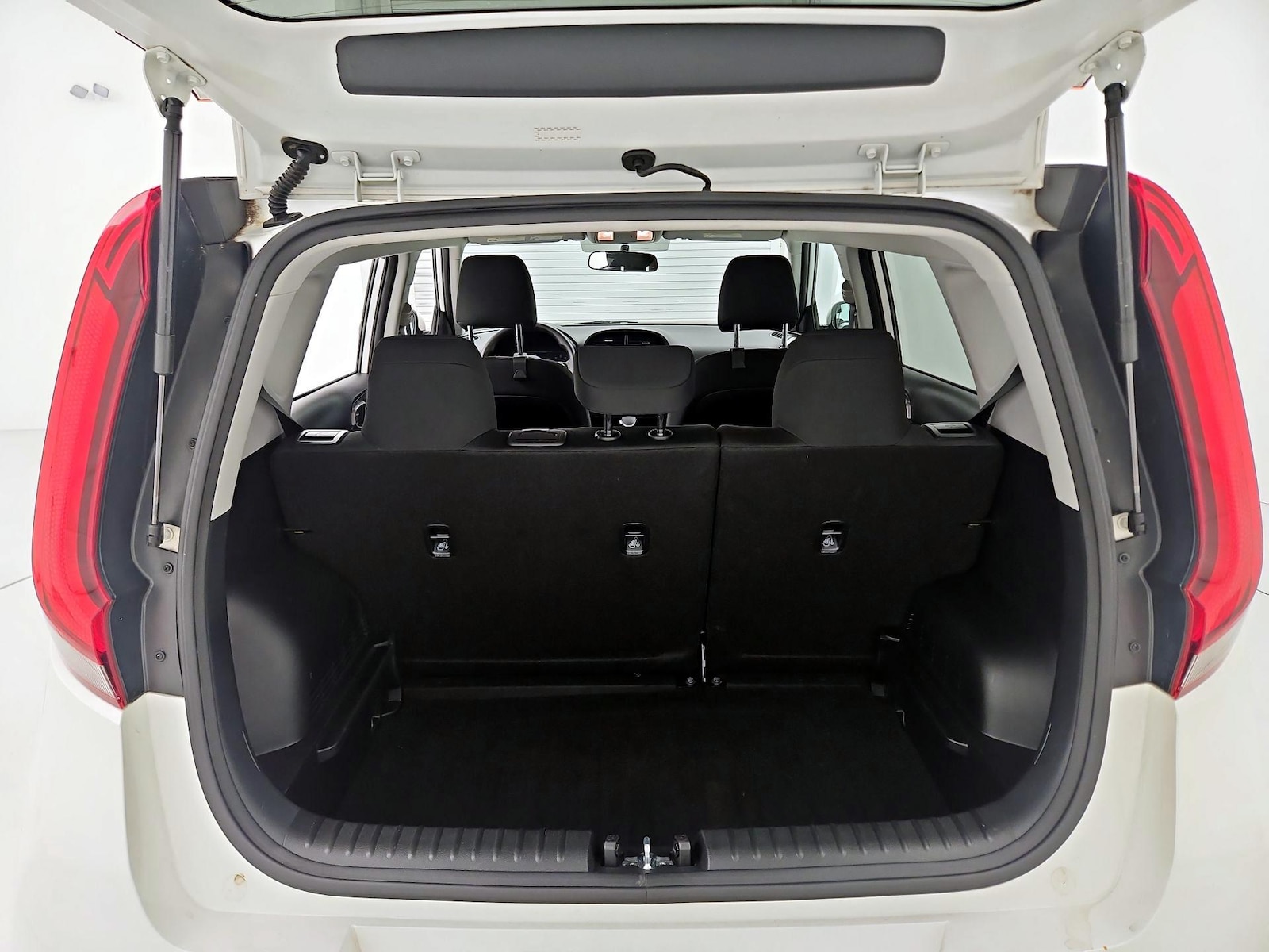 2022 Kia Soul LX - Photo 19