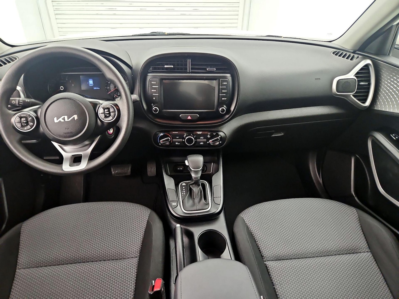 2022 Kia Soul LX - Photo 8