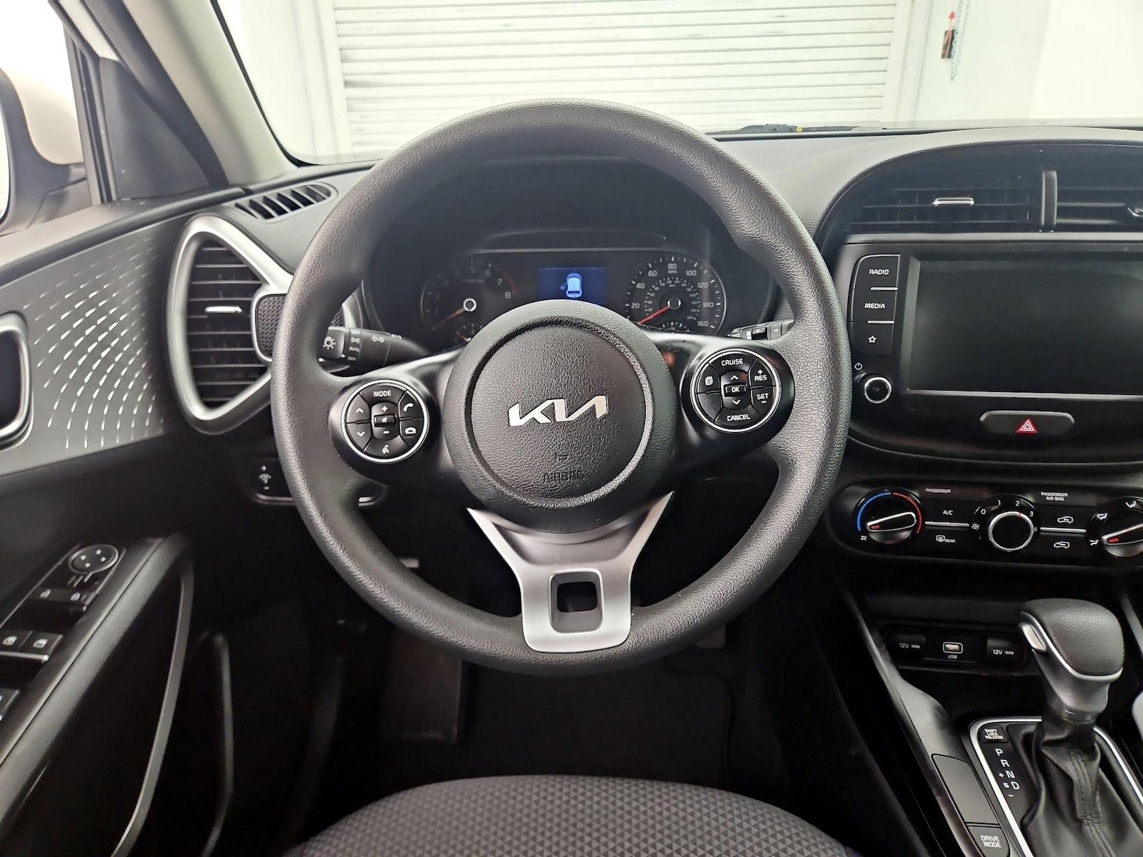 2022 Kia Soul LX - Photo 9