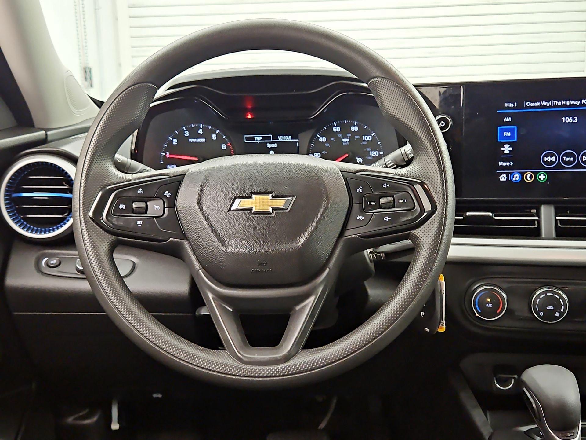 Thumbnail: 2024 Chevrolet Trax - 10