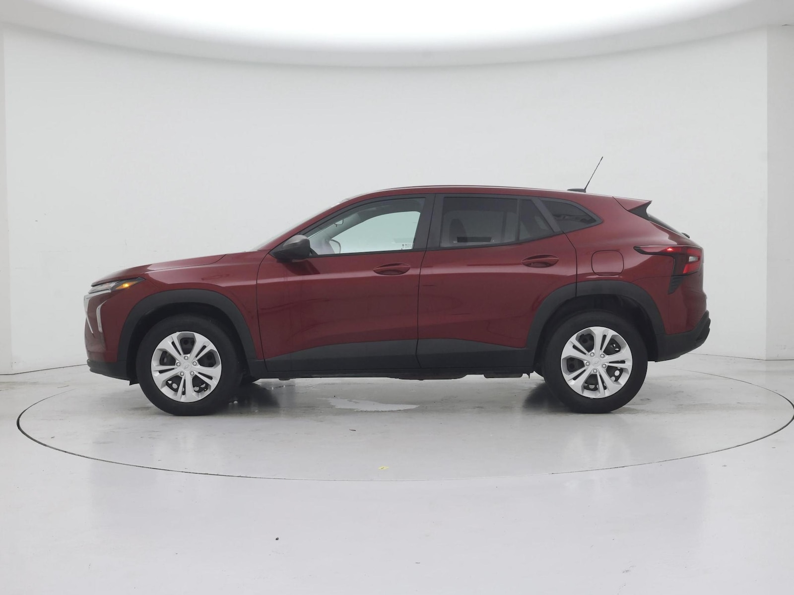 2024 Chevrolet Trax LS - Photo 4