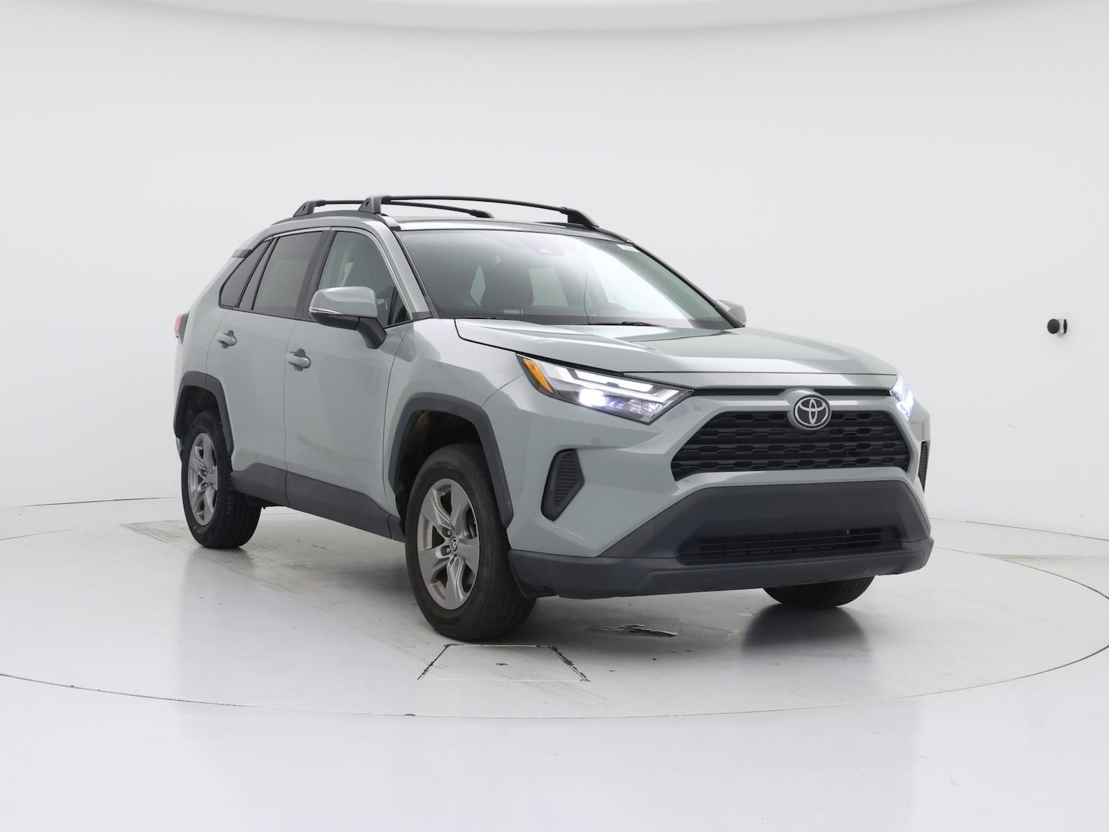 2022 Toyota RAV4 XLE - Photo 2