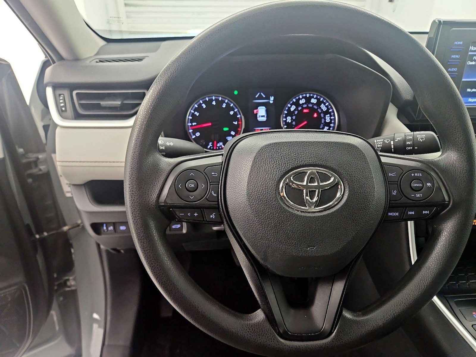 2022 Toyota RAV4 XLE - Photo 11