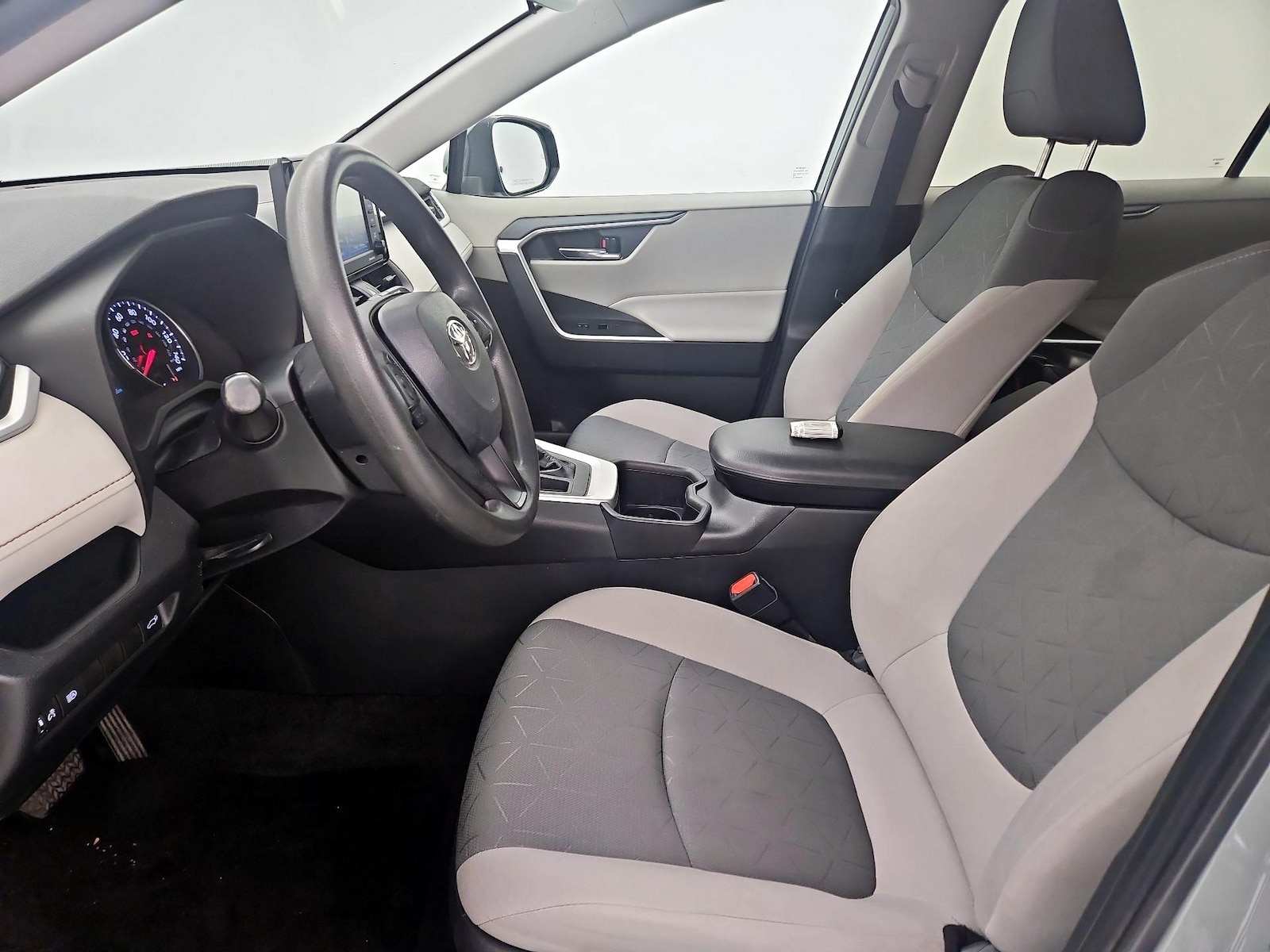 2022 Toyota RAV4 XLE - Photo 12