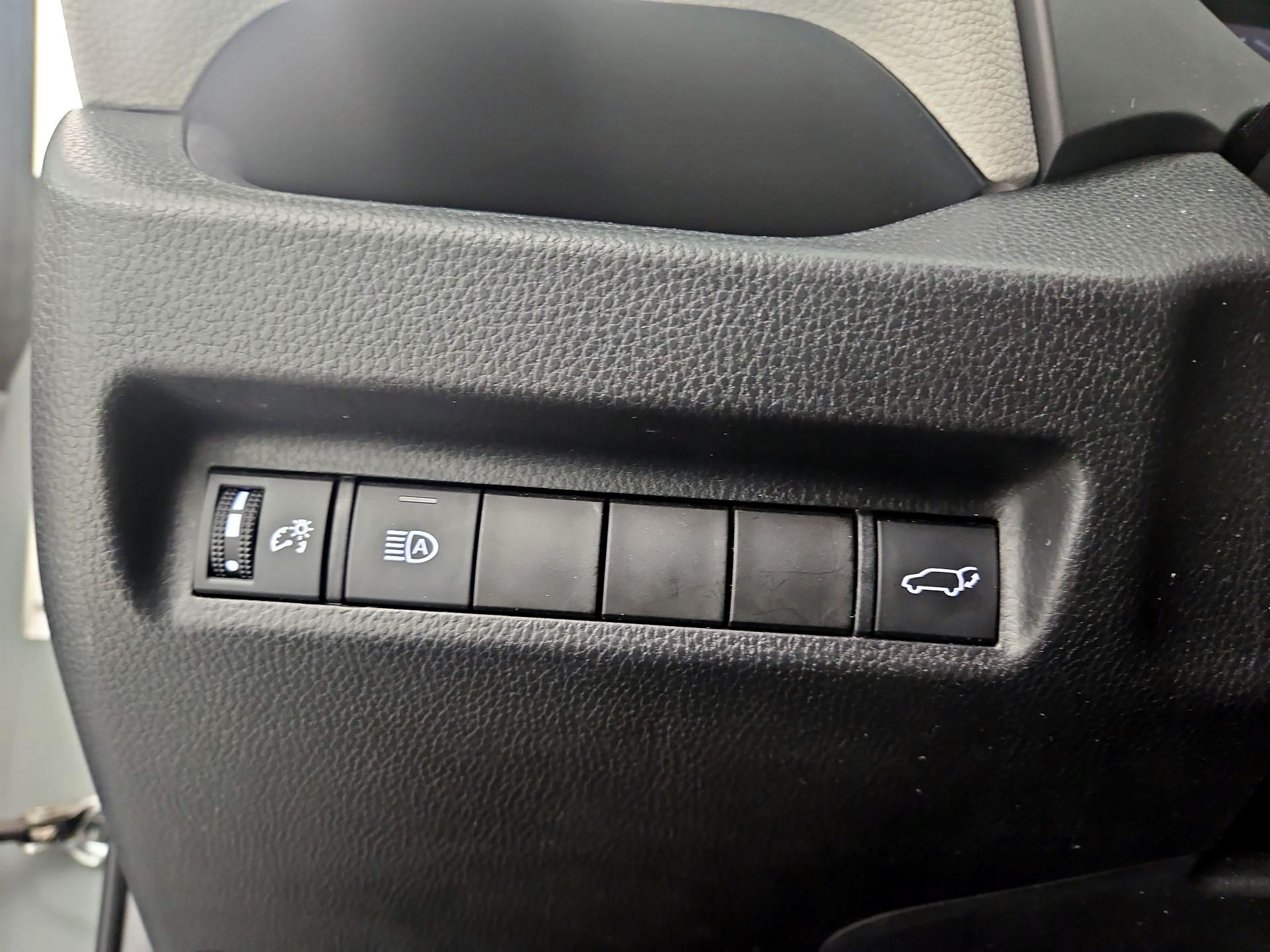 Thumbnail: 2022 Toyota RAV4 - 13