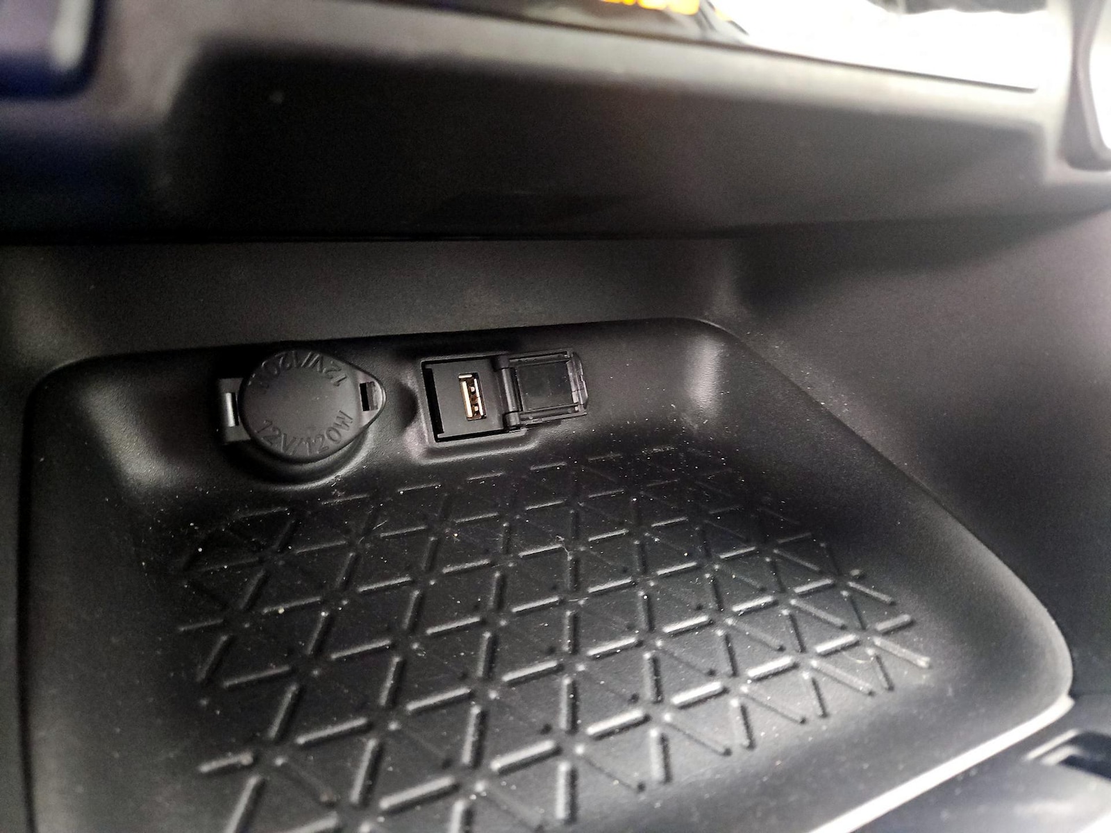 2022 Toyota RAV4 XLE - Photo 19