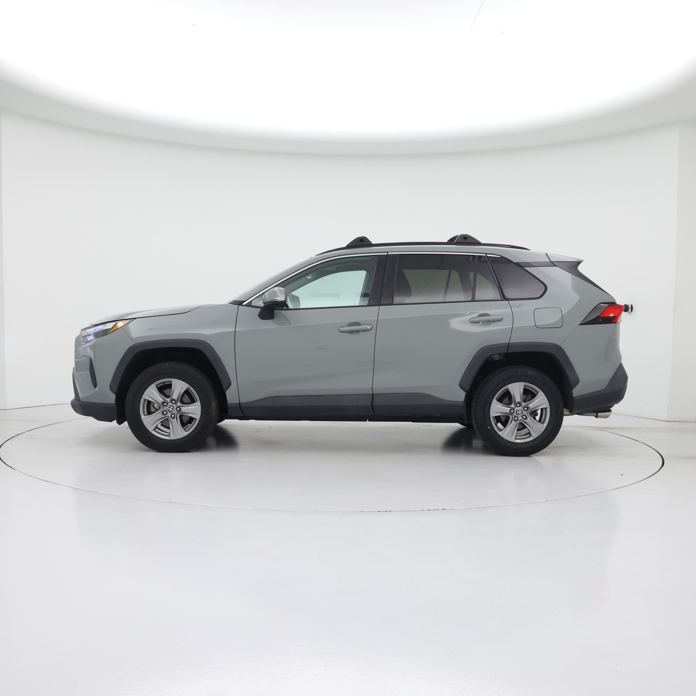 Thumbnail: 2022 Toyota RAV4 - 3