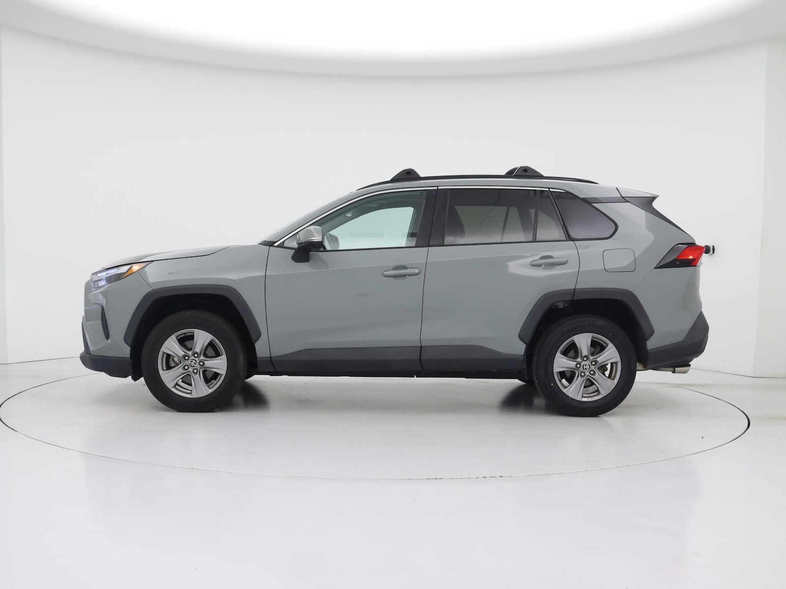 2022 Toyota RAV4 XLE - Photo 4