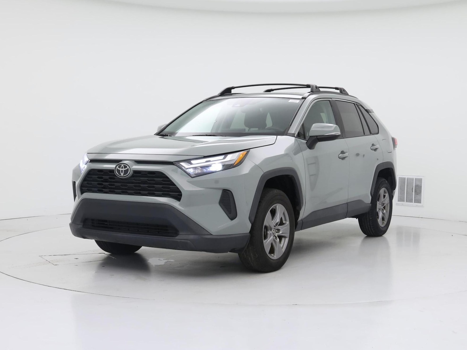 2022 Toyota RAV4 XLE - Photo 5