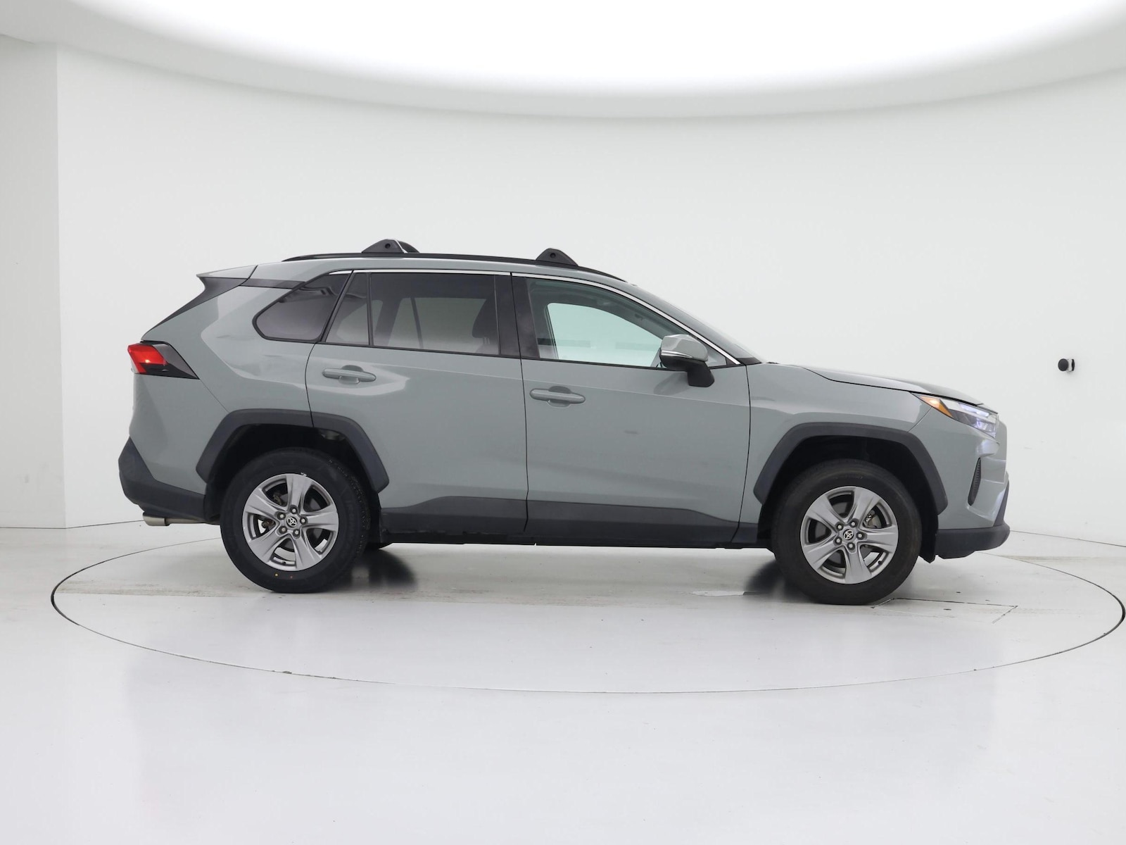 2022 Toyota RAV4 XLE - Photo 8