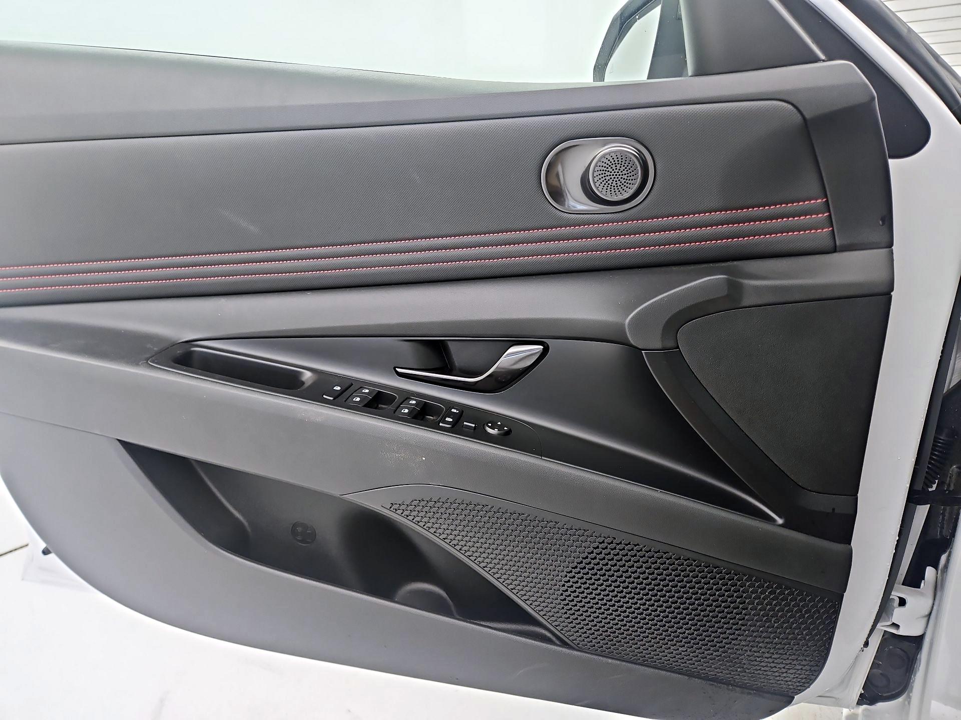 Thumbnail: 2023 Hyundai Elantra - 10