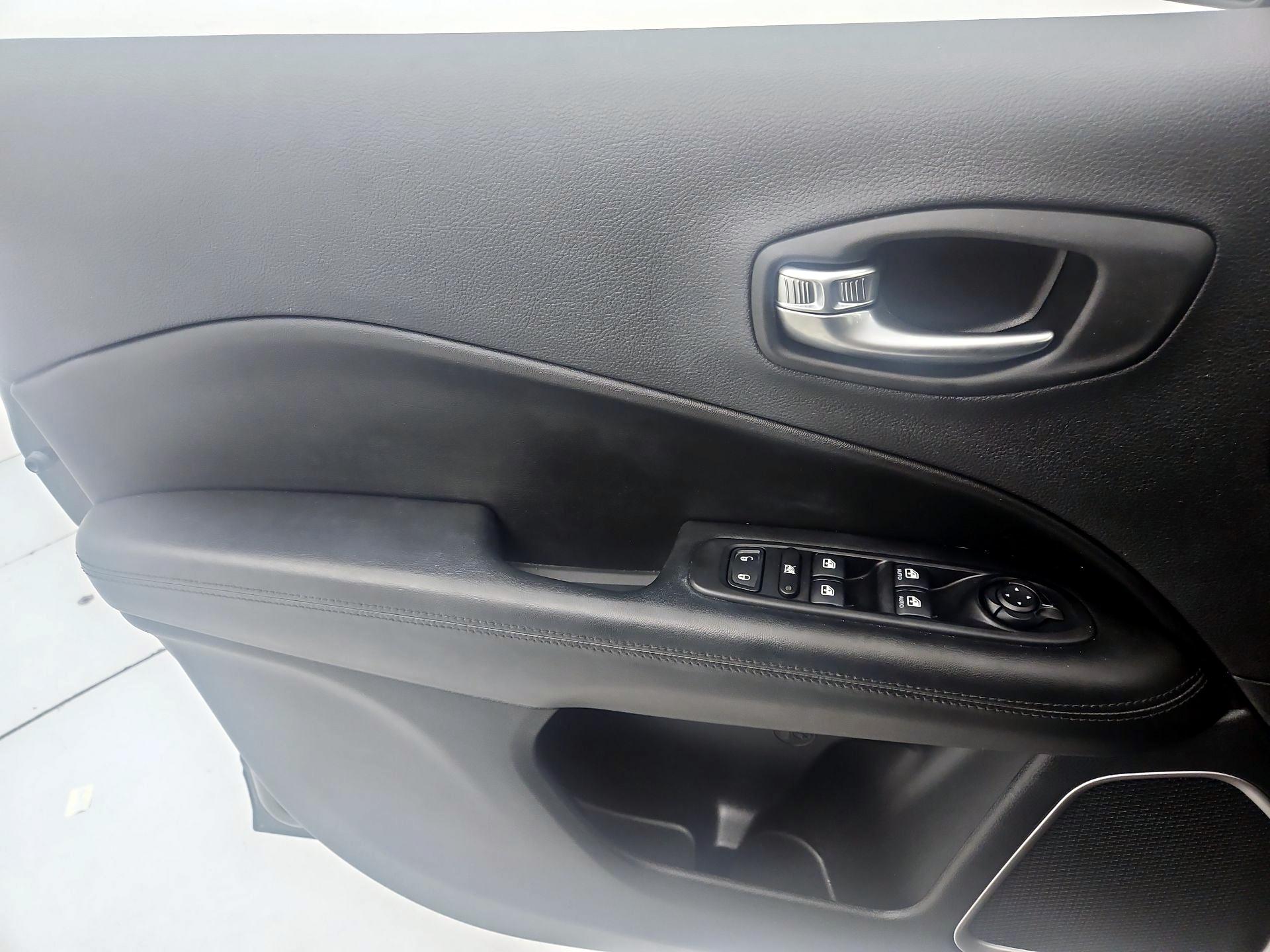 Thumbnail: 2021 Jeep Compass - 12