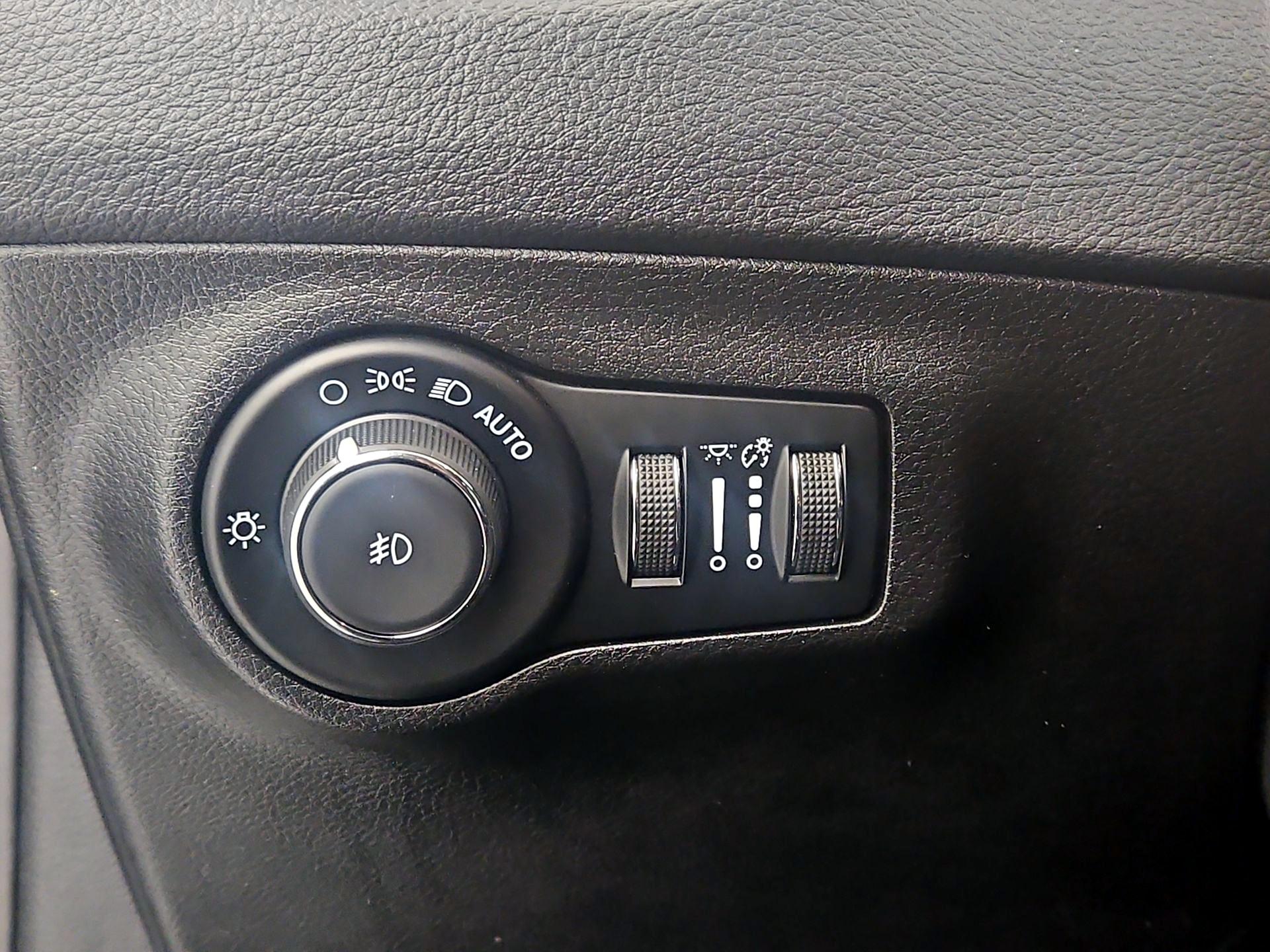 Thumbnail: 2021 Jeep Compass - 13
