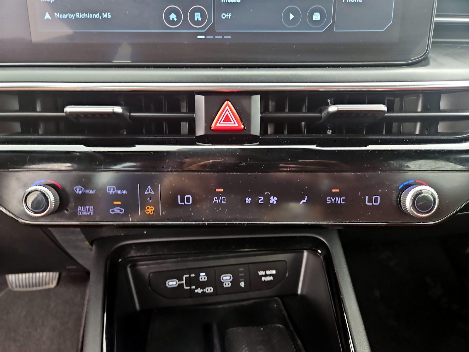 2025 Kia K5 GT-Line - Photo 16
