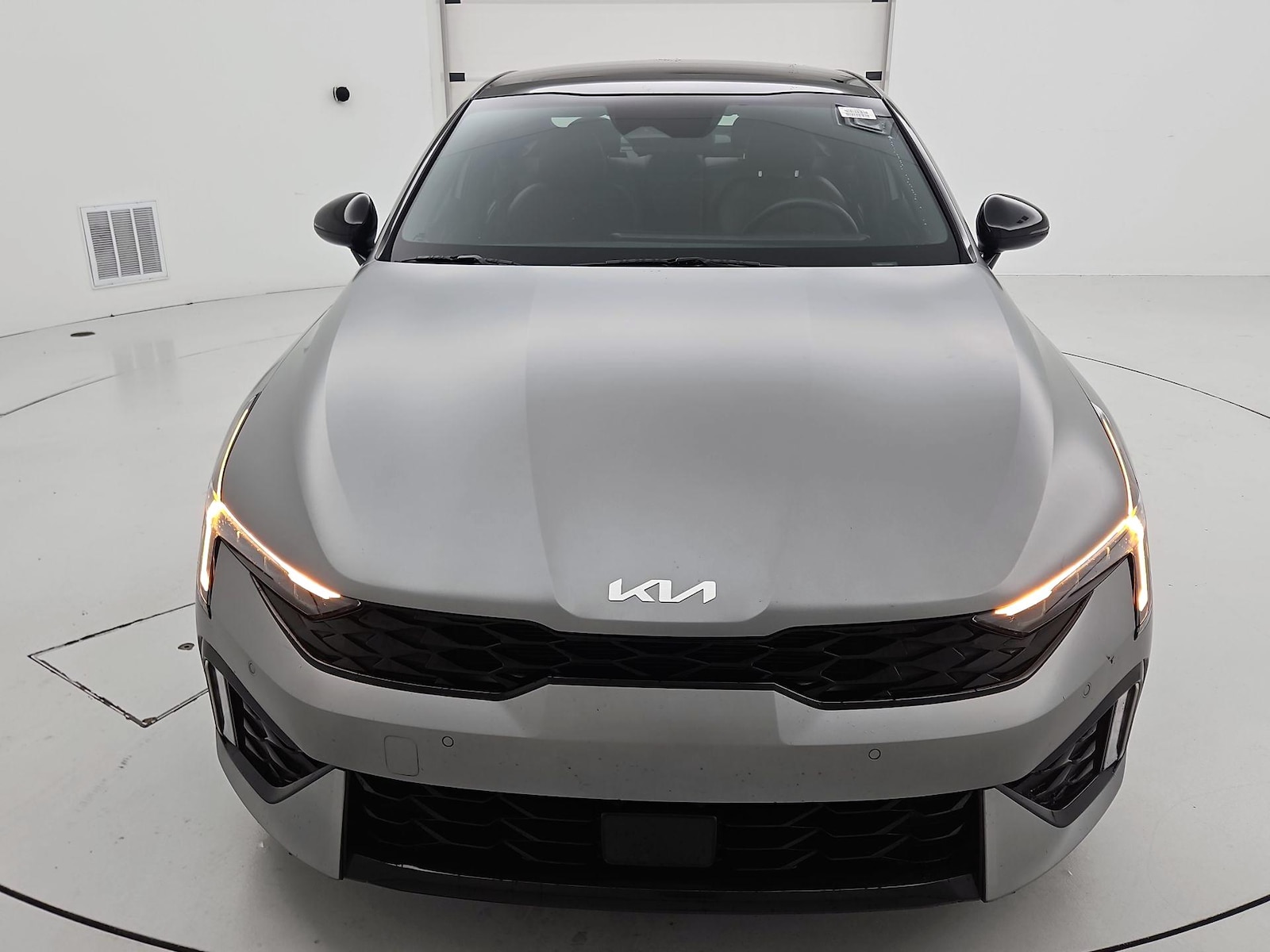 2025 Kia K5 GT-Line - Photo 2