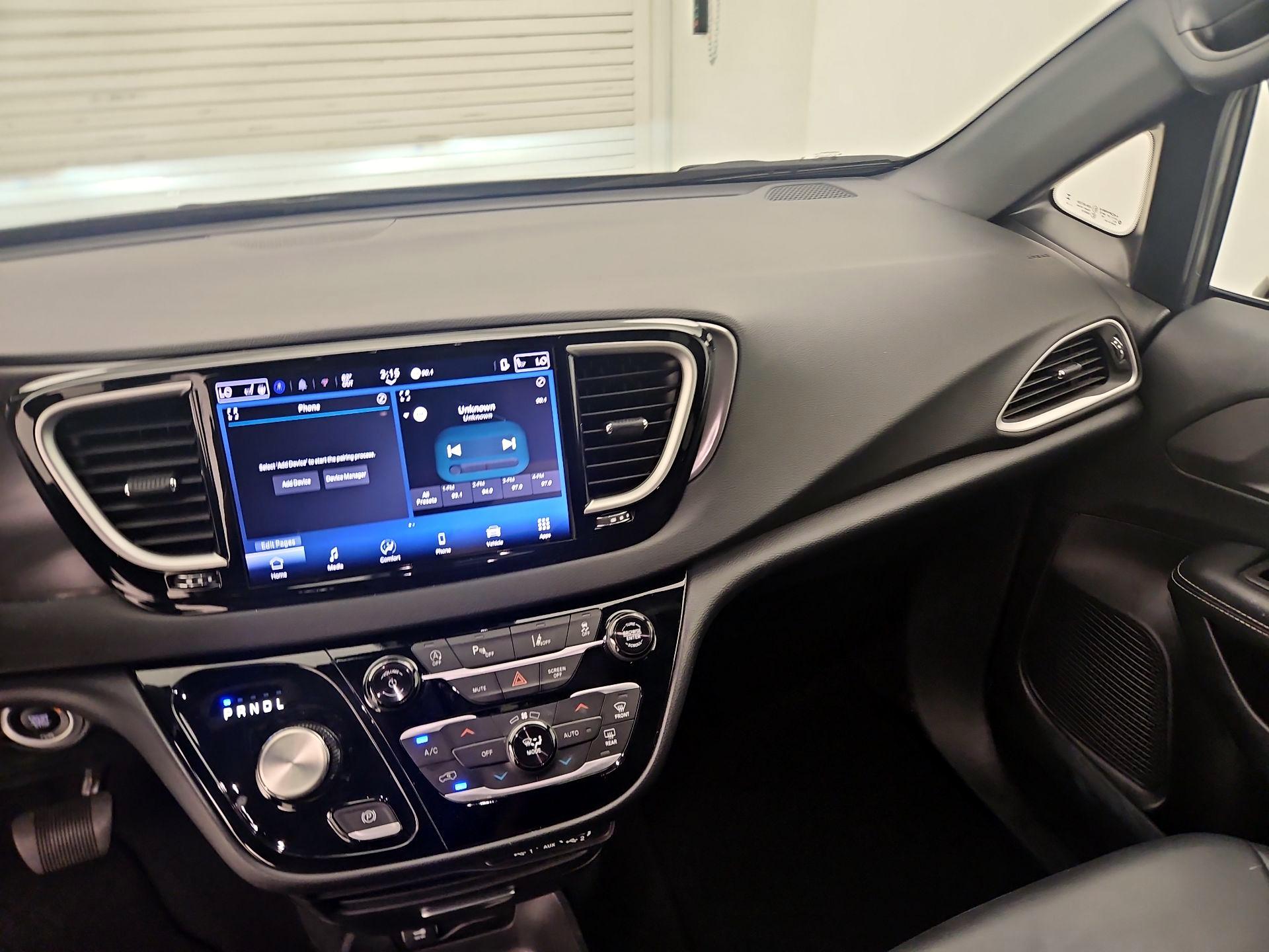 Thumbnail: 2025 Chrysler Pacifica - 9